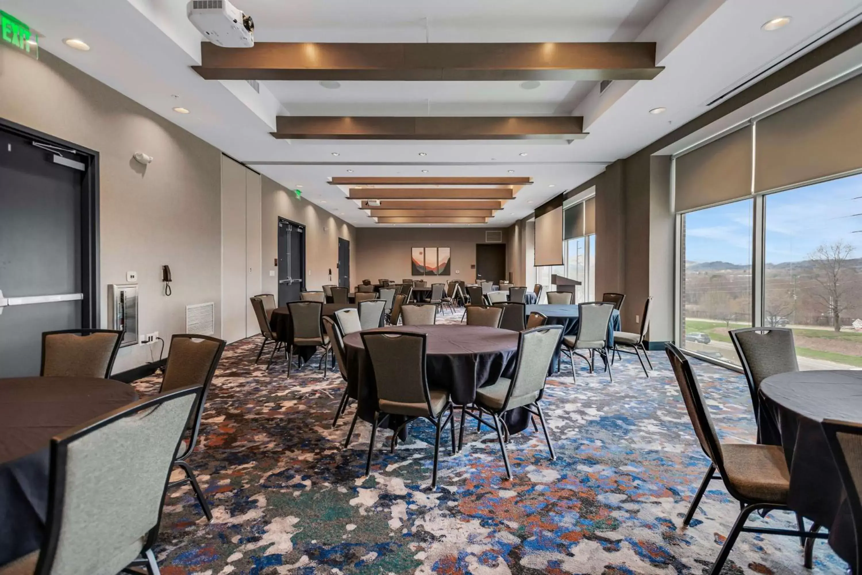 Meeting/conference room, Restaurant/Places to Eat in DoubleTree by Hilton Asheville Downtown