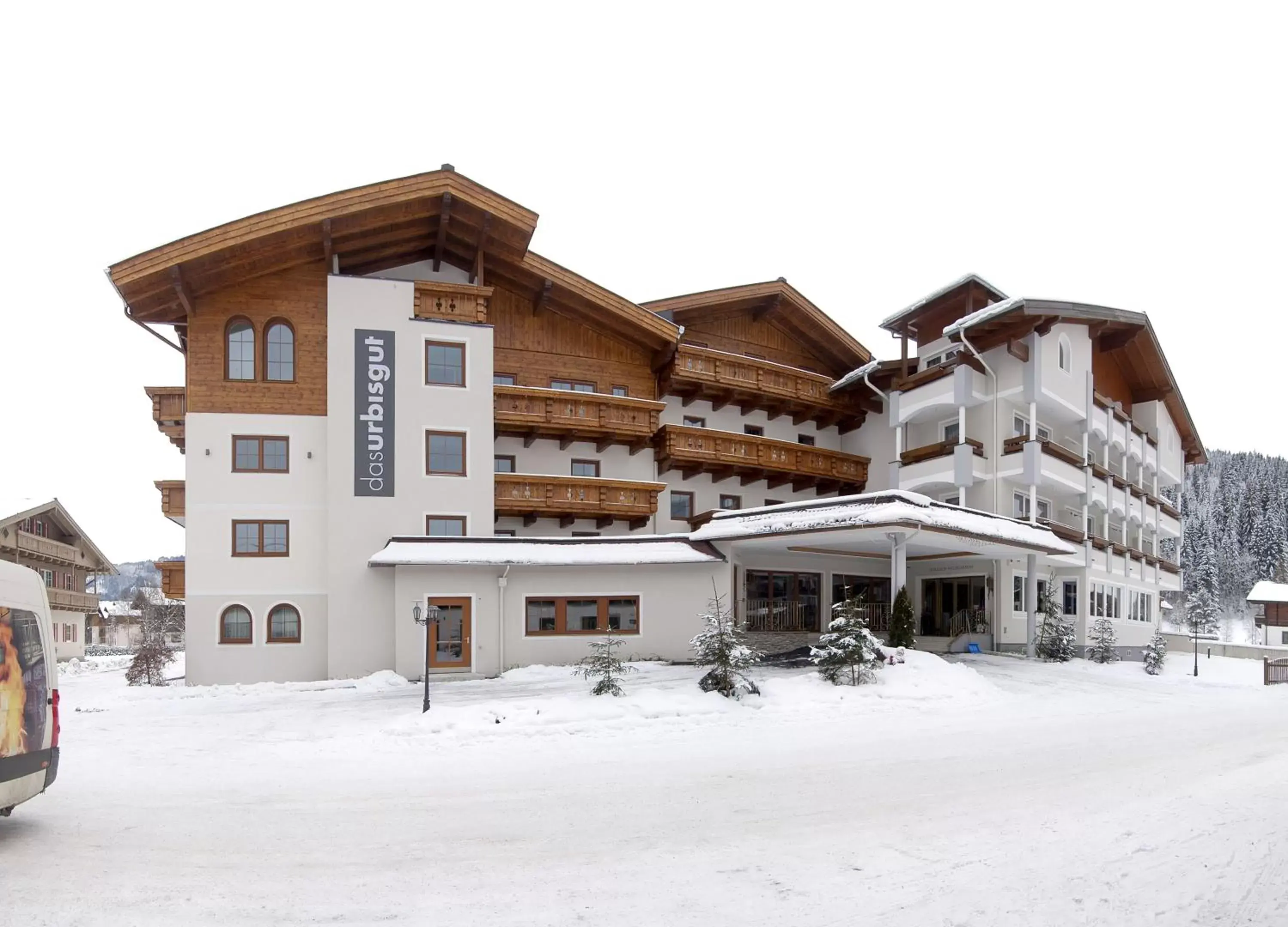 Facade/entrance, Winter in Hotel Das Urbisgut