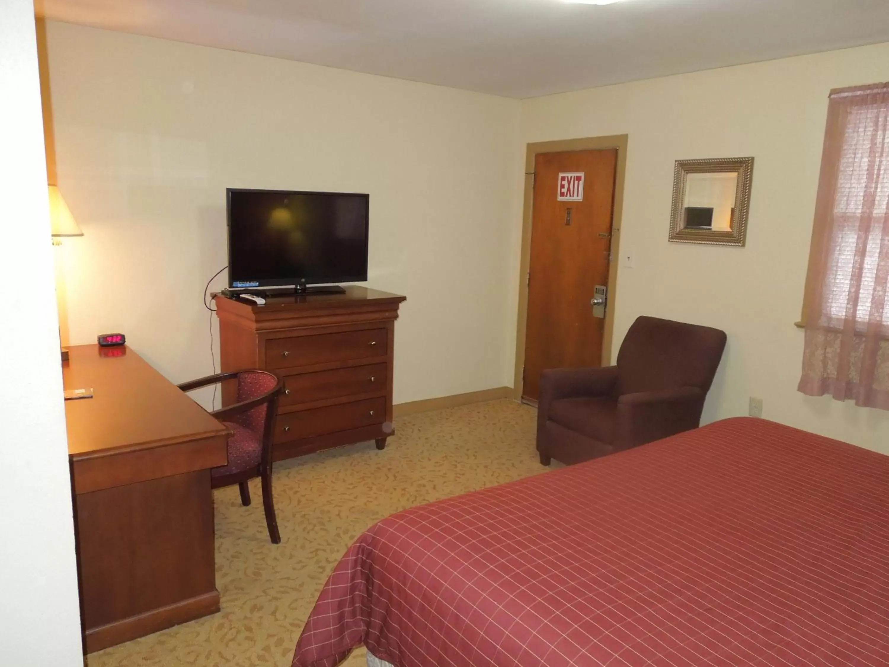 TV/Entertainment Center in Slumberland Motel Mount Holly