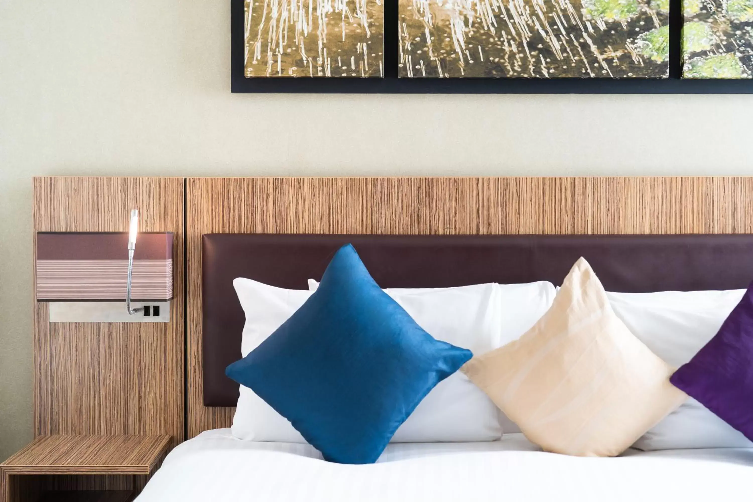 Bed in Holiday Inn Stevenage, an IHG Hotel