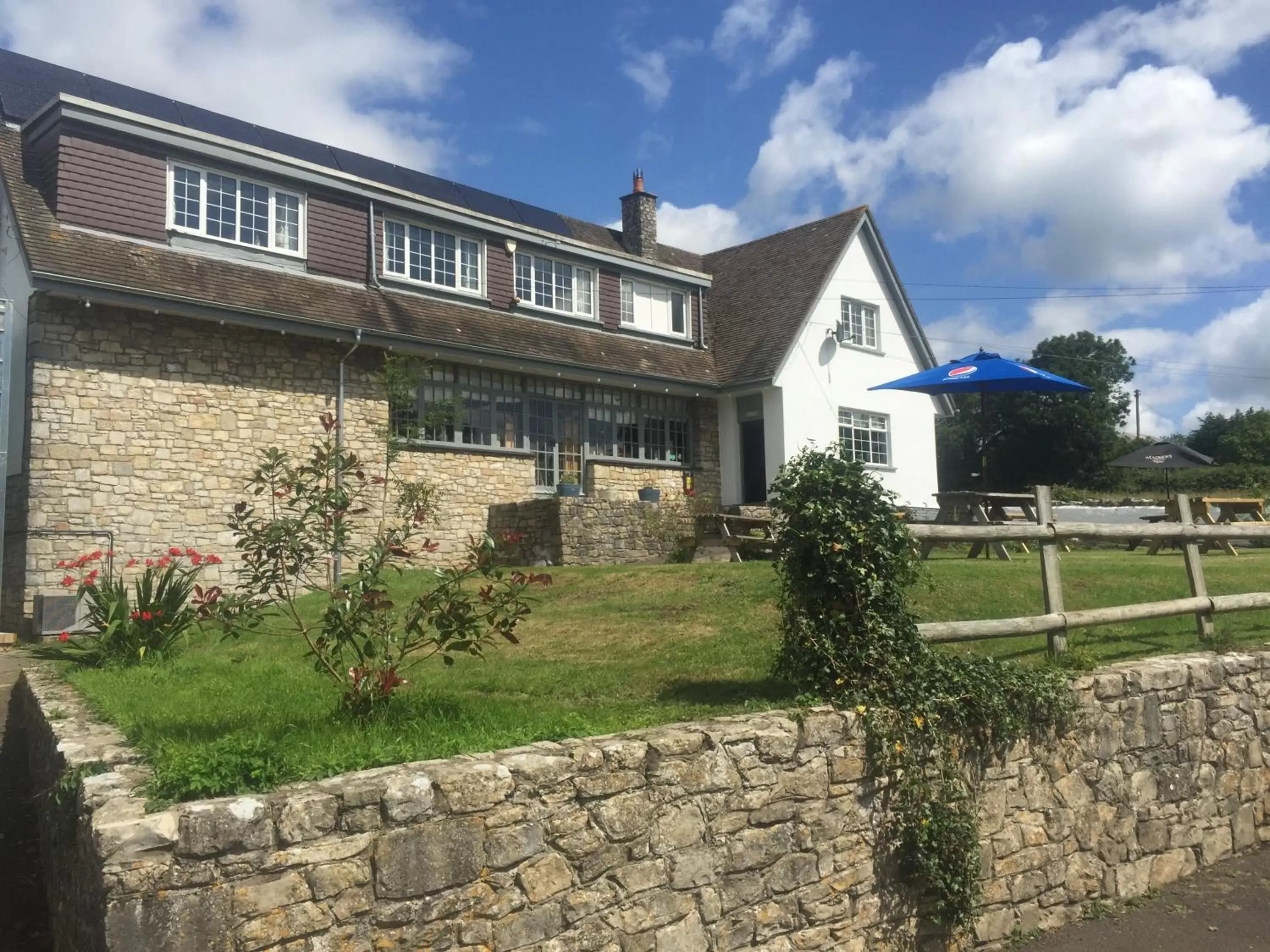 Property Building in Three Horseshoes Country Inn