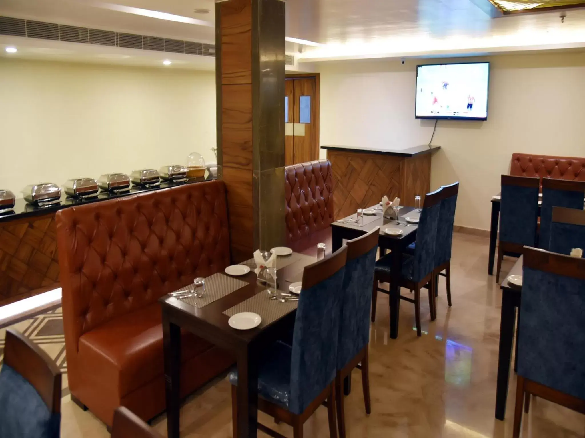 Restaurant/Places to Eat in Clarks Inn Suites Katra