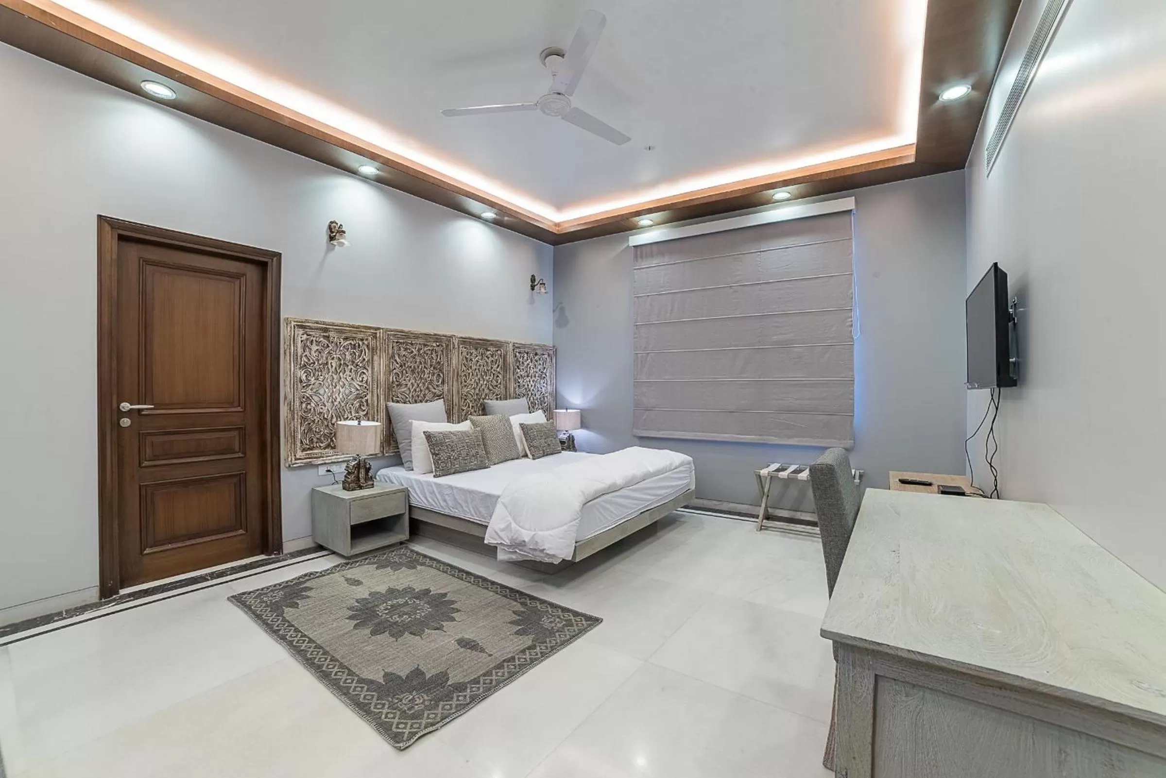 Photo of the whole room, Bed in The Almond Tree