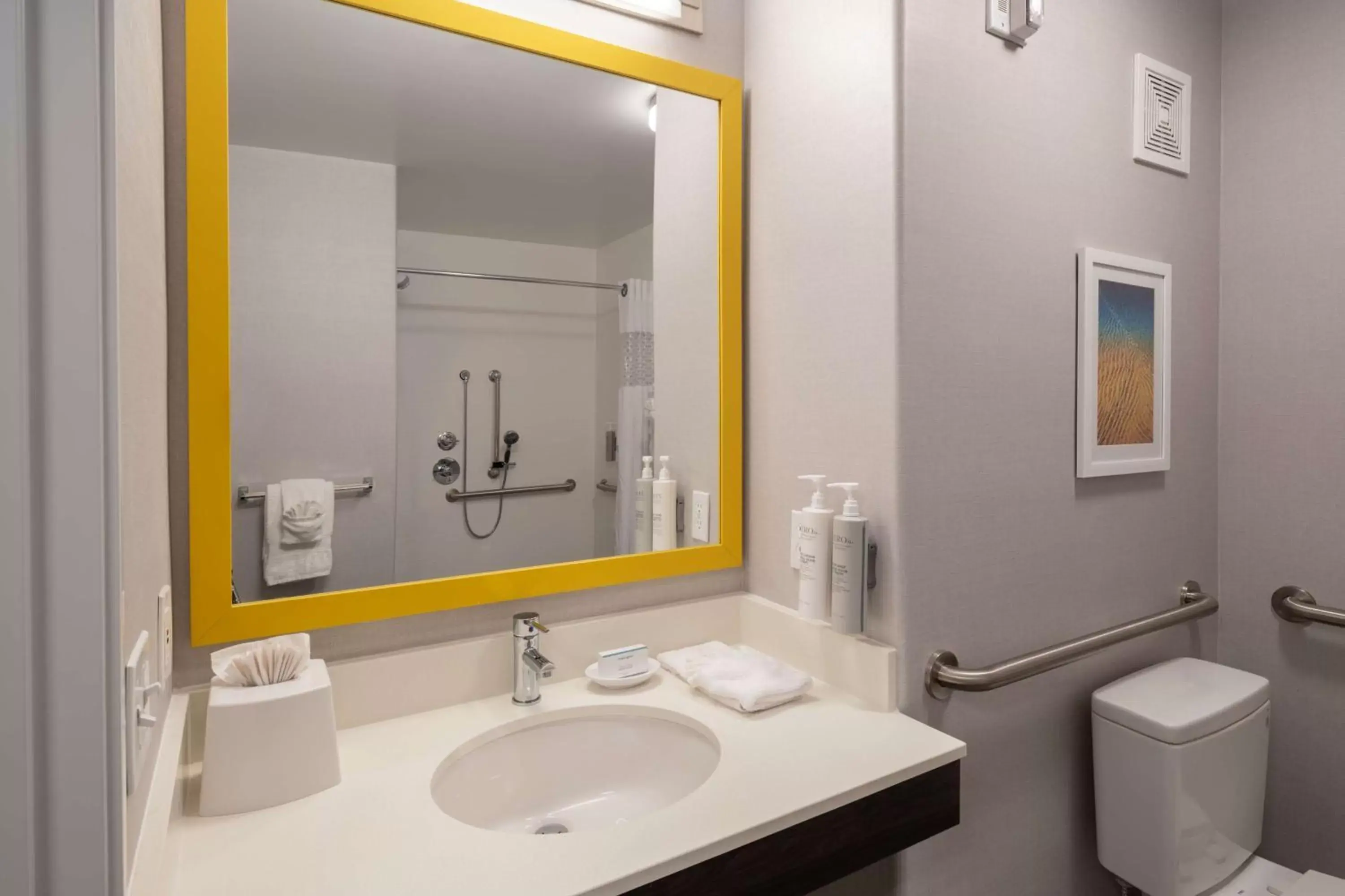 Bathroom in Hampton Inn & Suites Agoura Hills Bathroom in Hampton Inn & Suites Agoura Hills