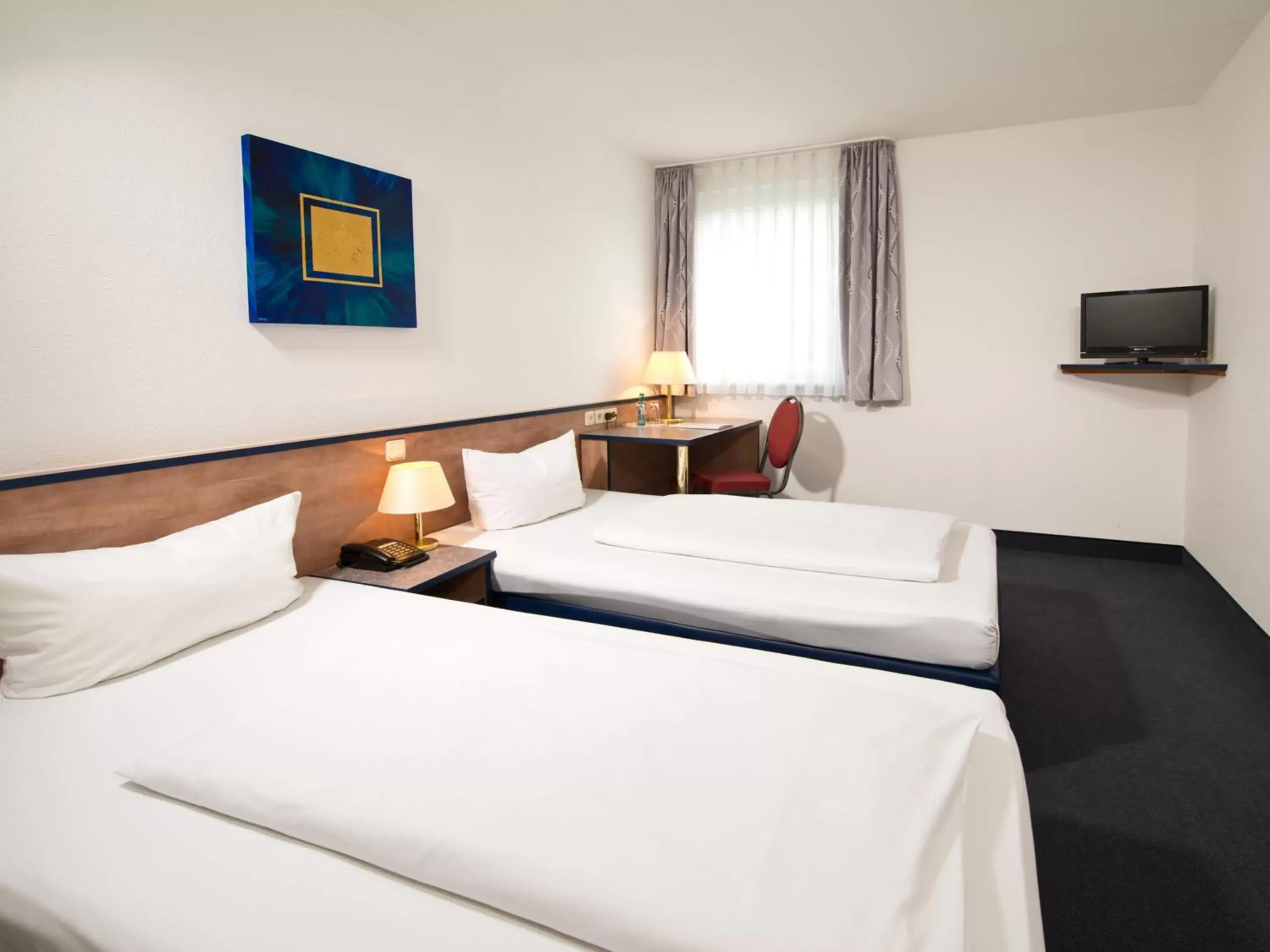 Photo of the whole room, Bed in ACHAT Hotel Monheim am Rhein