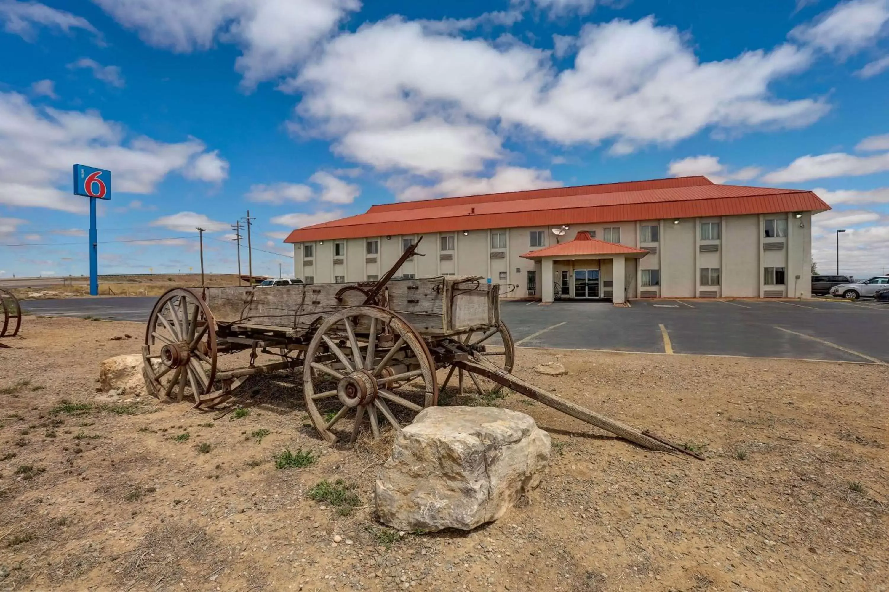Property Building in Motel 6-Moriarty, NM