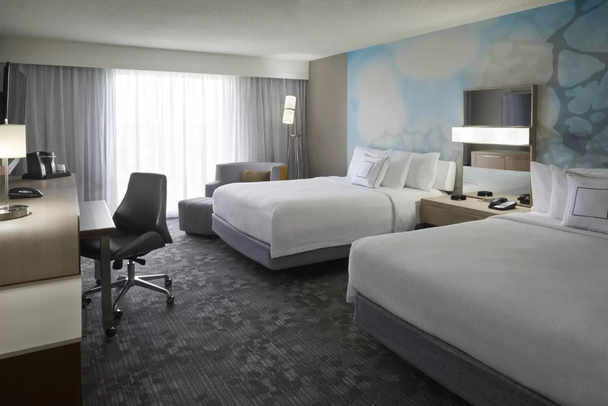 Photo of the whole room, Bed in Courtyard by Marriott Toronto Airport