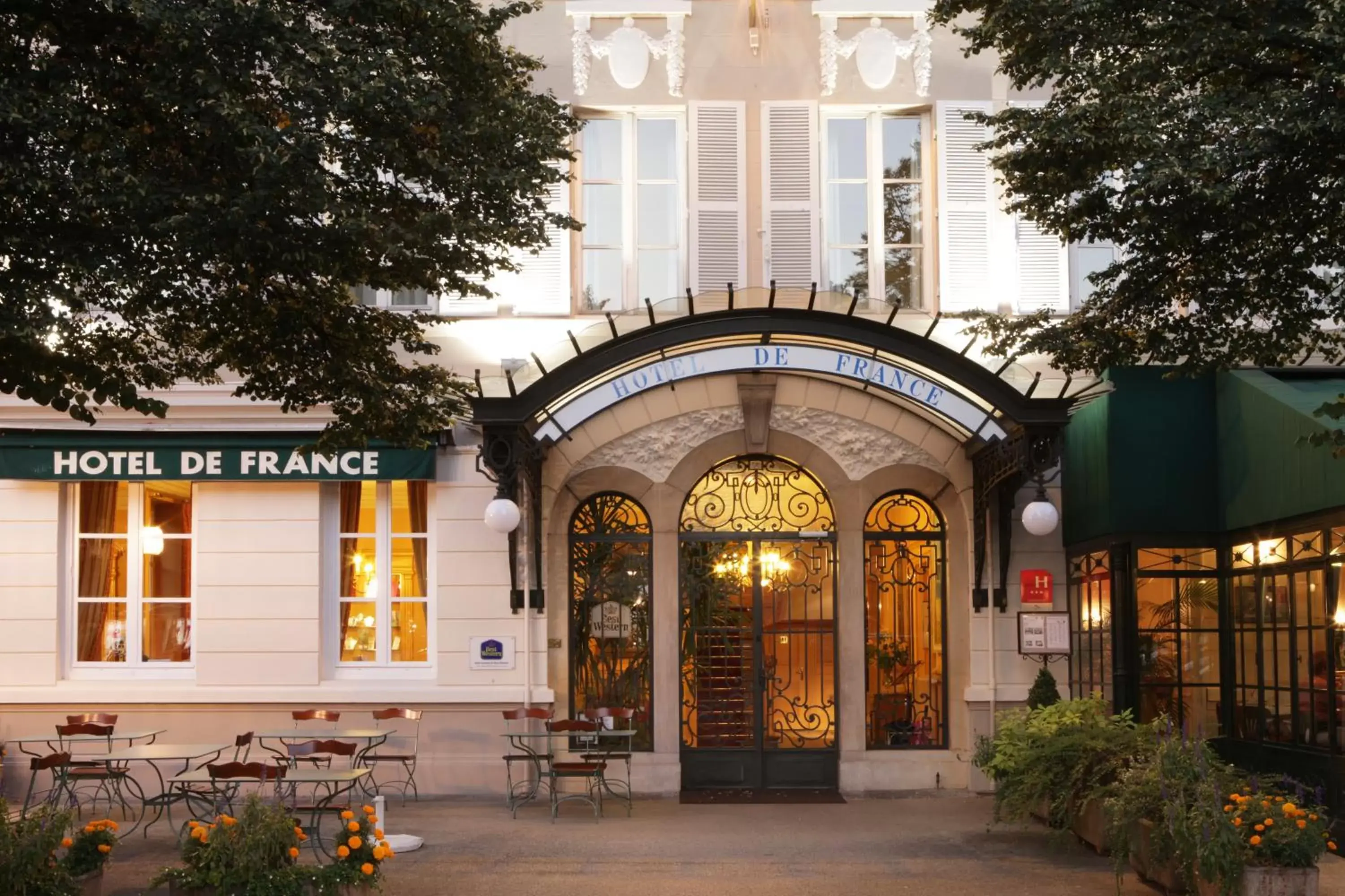 Facade/entrance in Best Western Hôtel de France