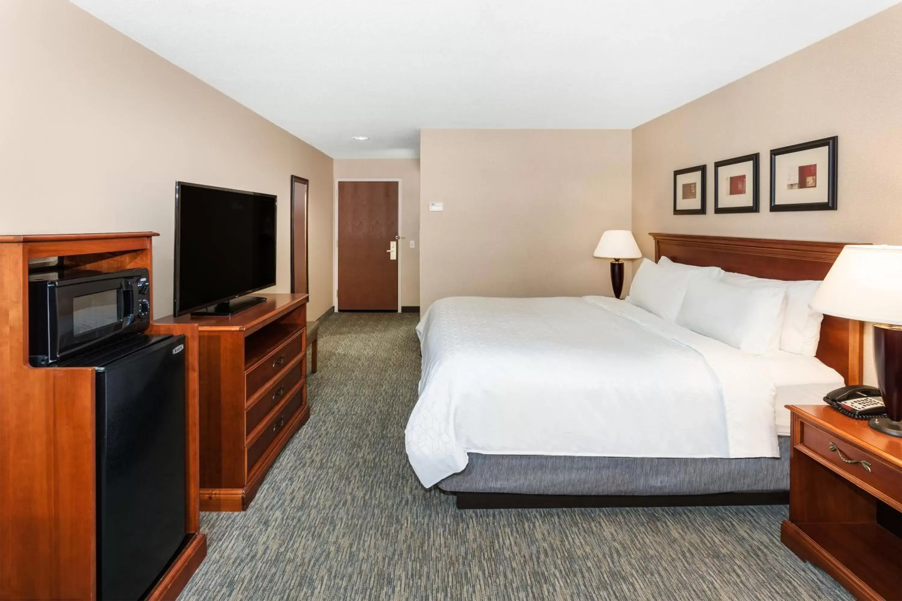 Bed in Holiday Inn Express Hotel & Suites Hampton South-Seabrook, an IHG Hotel