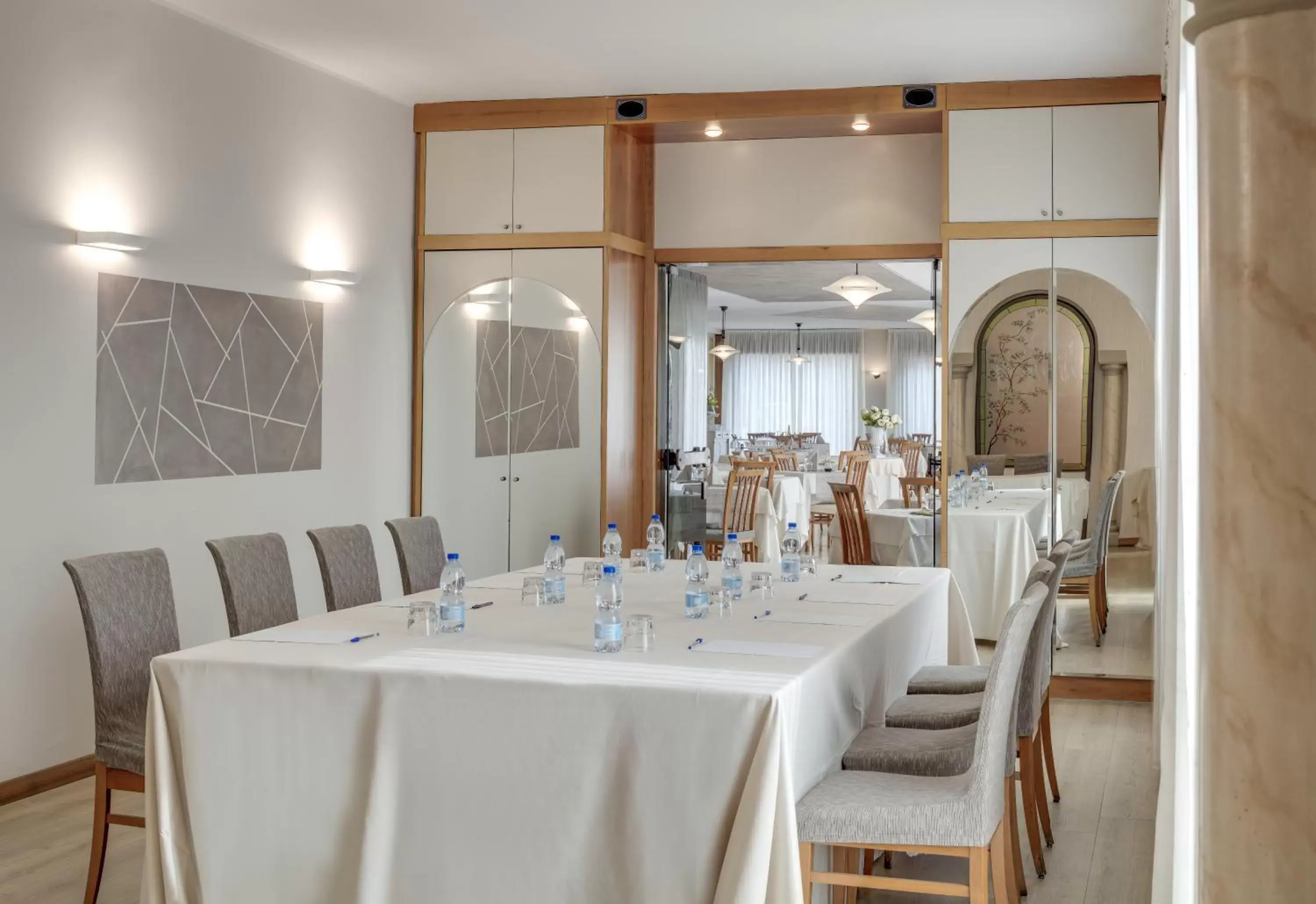 Restaurant/Places to Eat in Albergo Milano