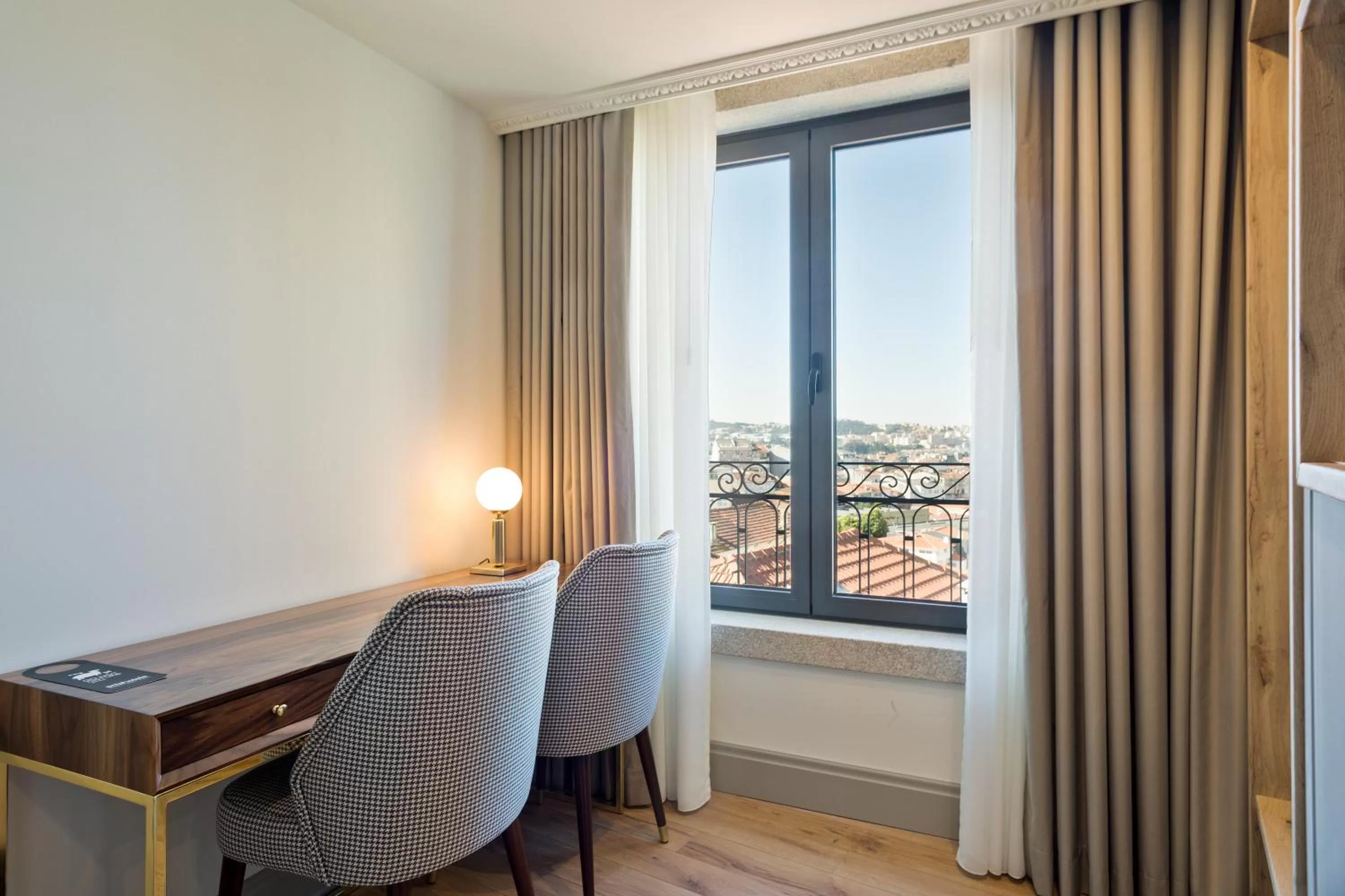 Decorative detail in Acta The Avenue