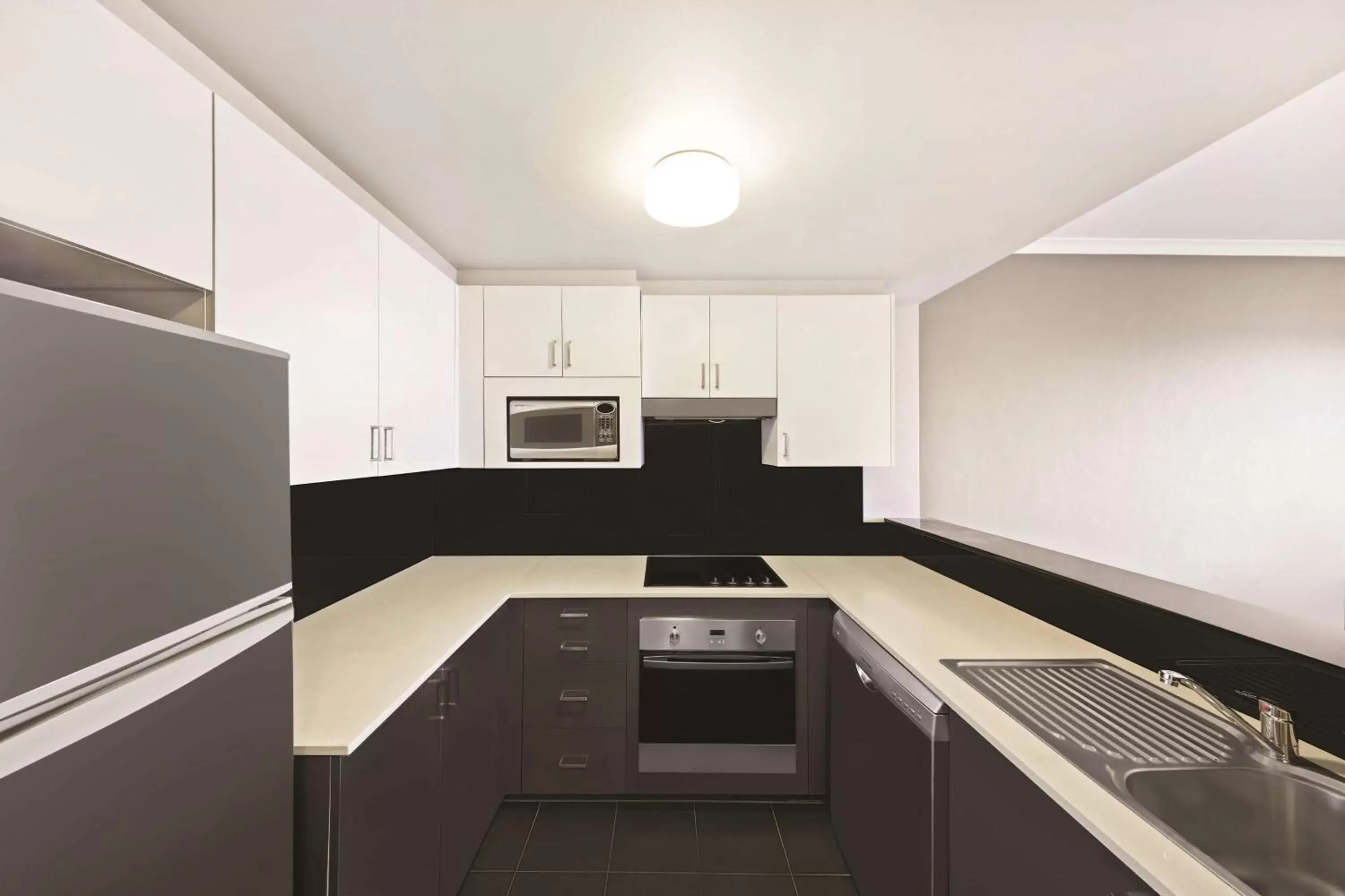 Kitchen or kitchenette, Kitchen/Kitchenette in Adina Apartment Hotel Sydney Surry Hills
