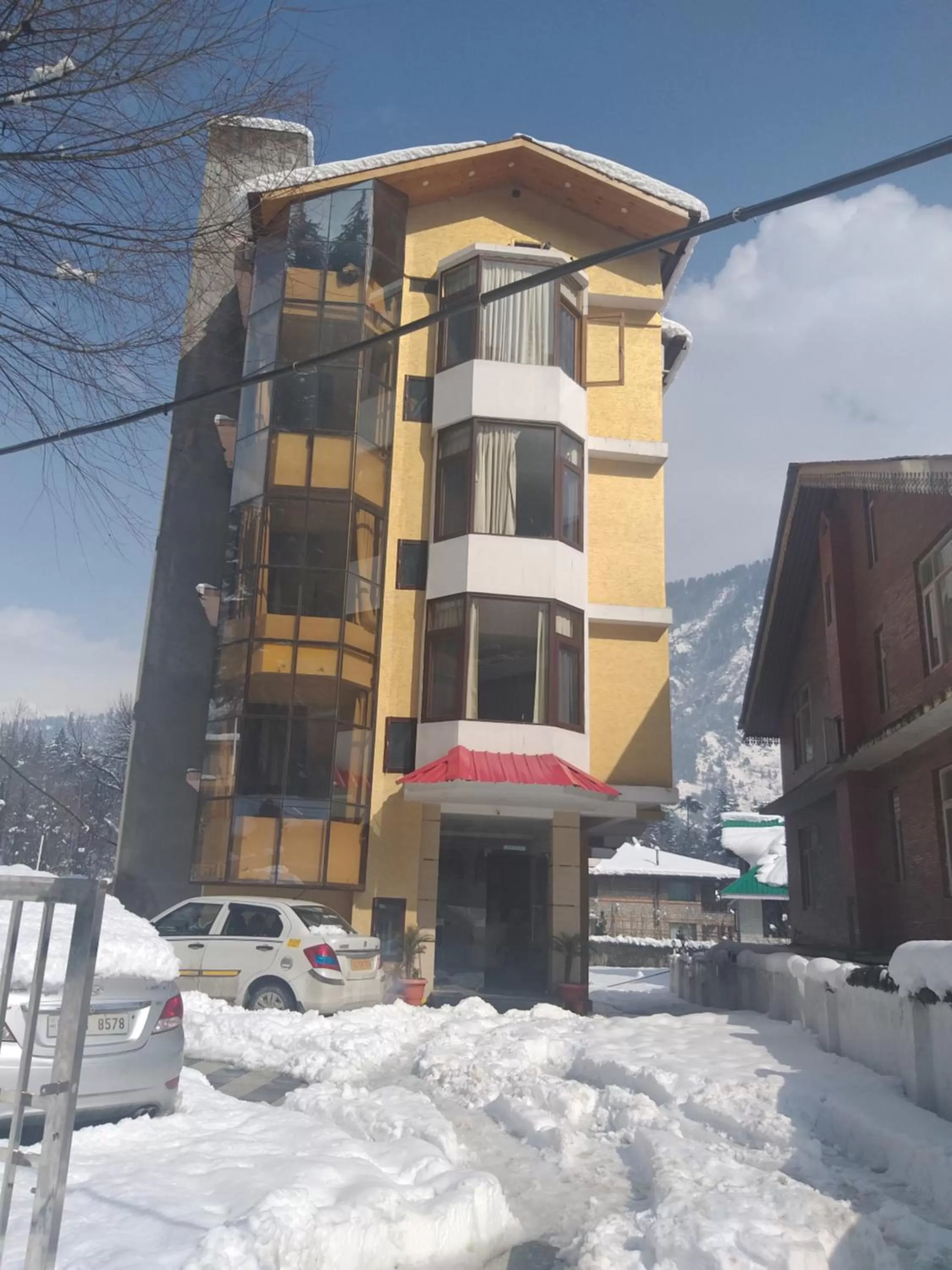 Winter in Hotel Ambika Resort Manali