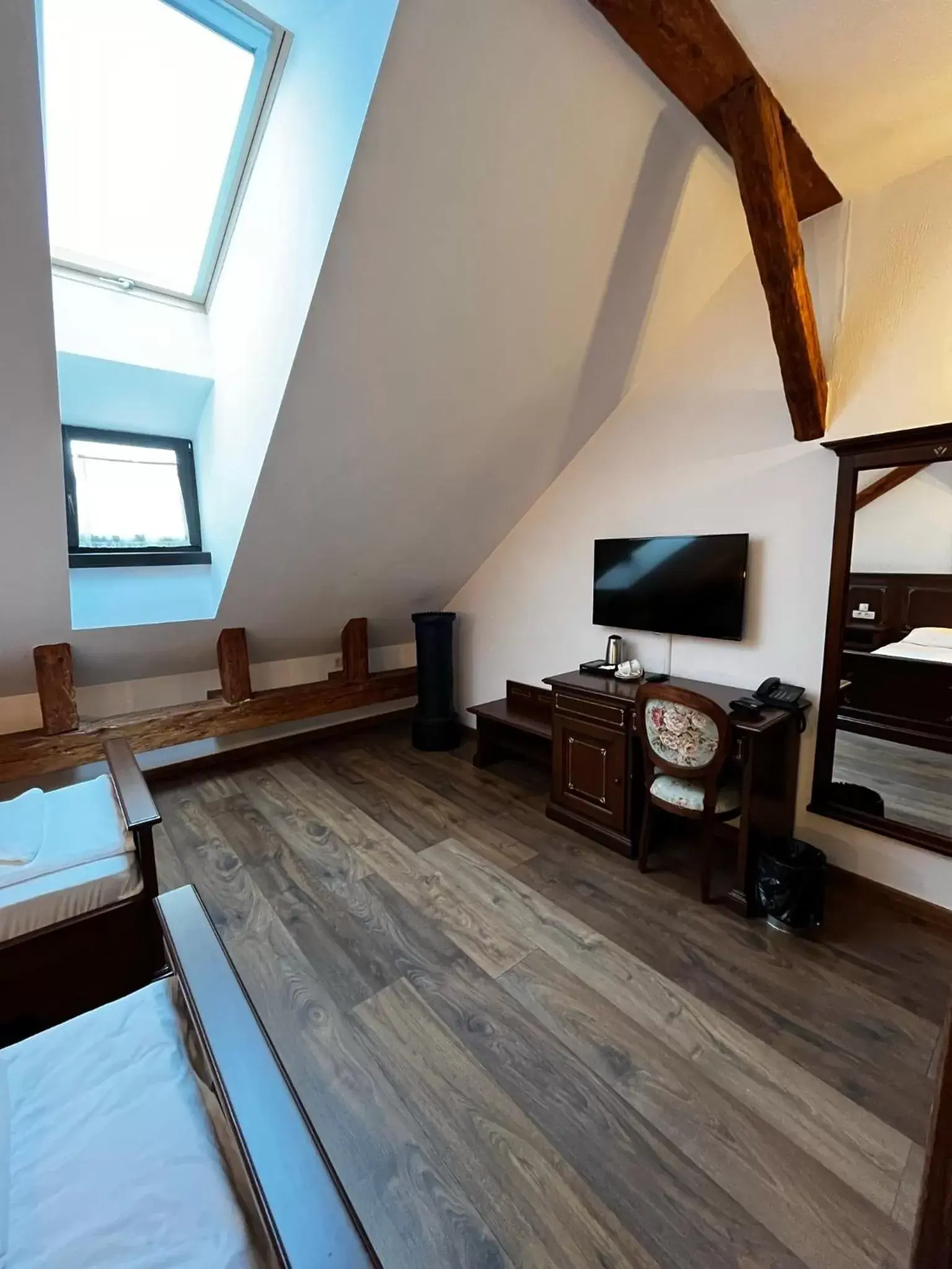 Deluxe Twin Room in HOTEL BOUTIQUE CASA CHITIC -HOTEL AND RESTAURANT Str Johann Gott nr7 Deluxe Twin Room in HOTEL BOUTIQUE CASA CHITIC -HOTEL AND RESTAURANT Str Johann Gott nr7