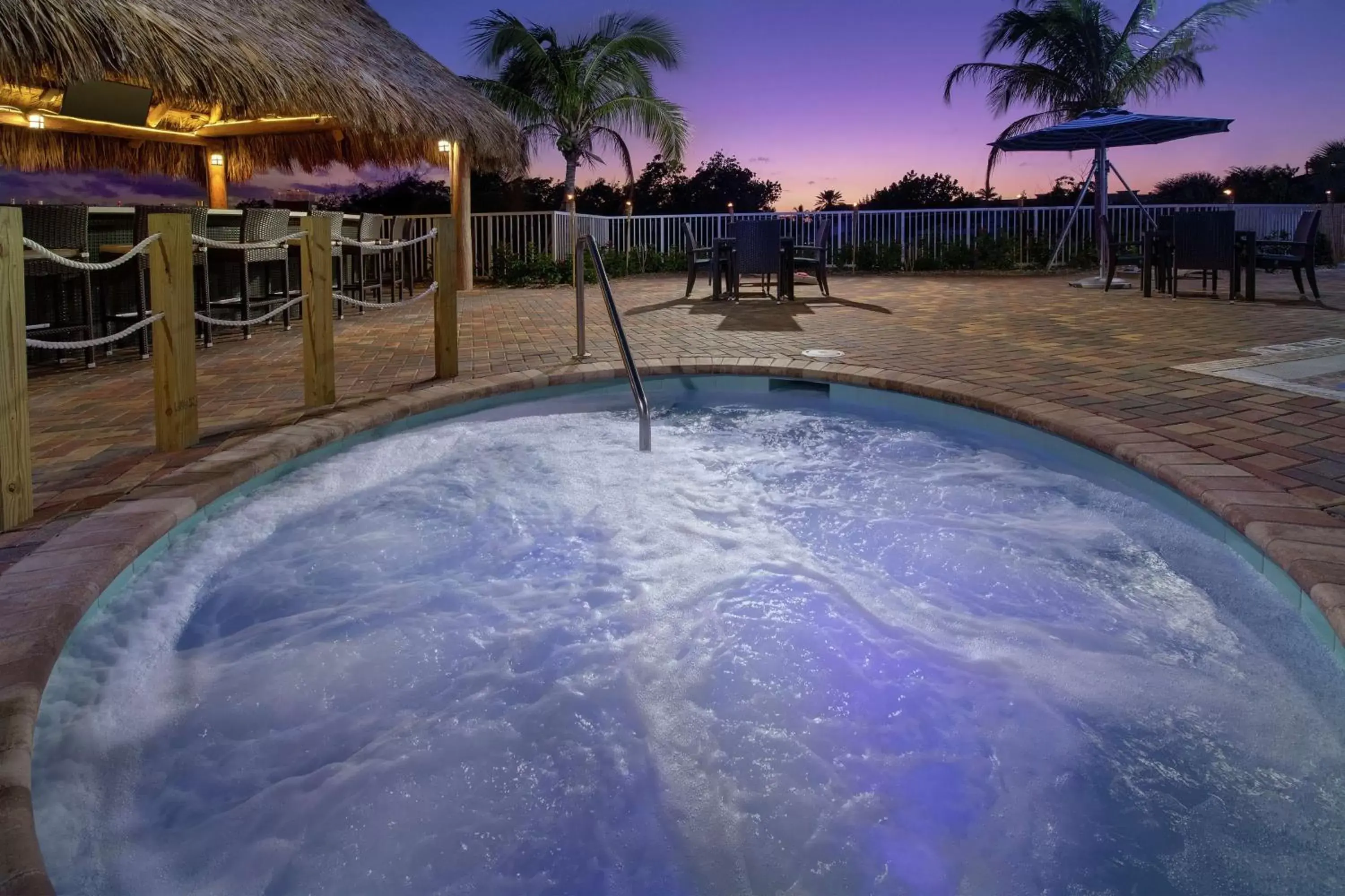 Hot Tub, Swimming Pool in Hampton Inn Marathon - Florida Keys