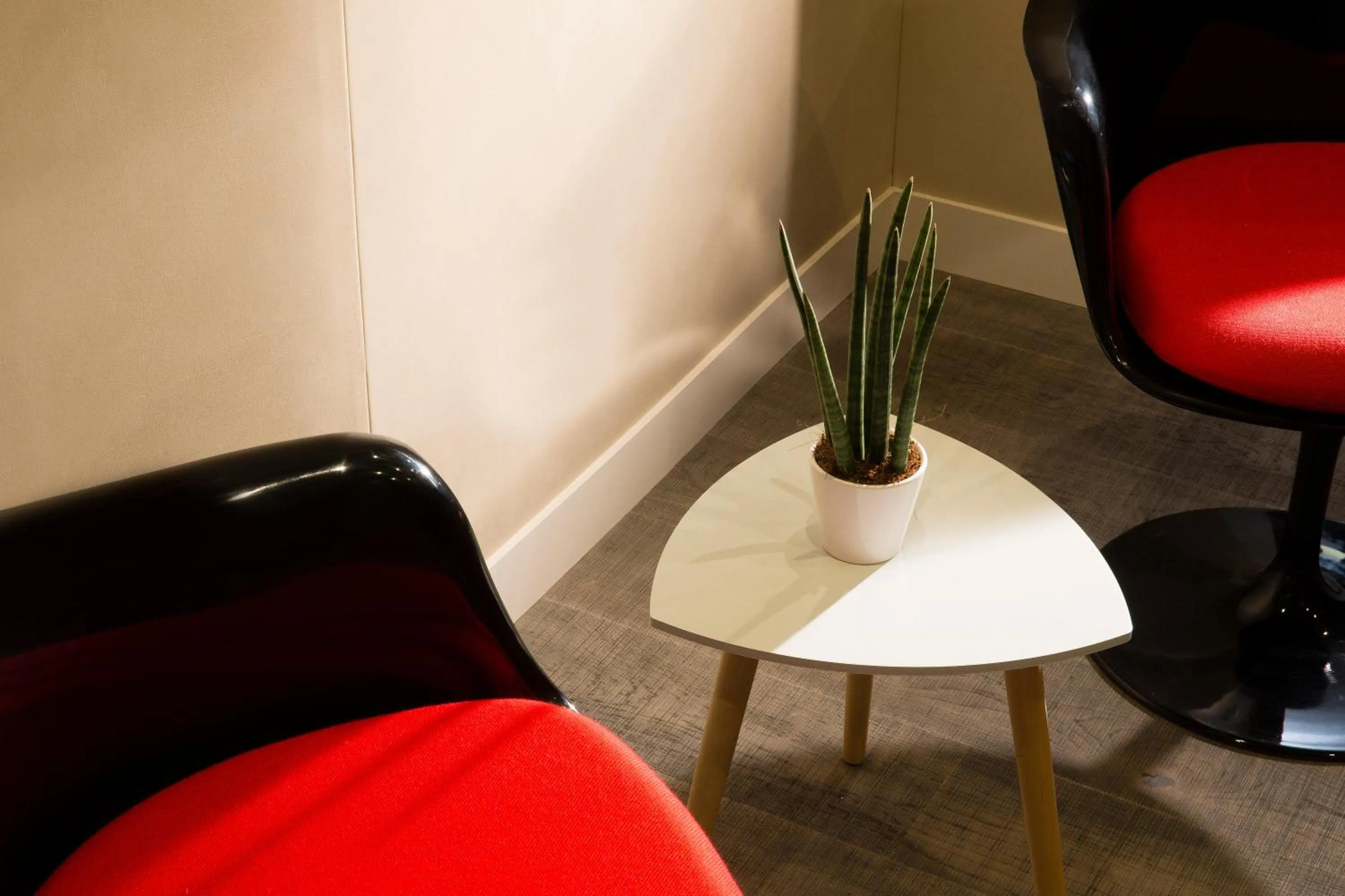 Communal lounge/ TV room in Hotel Auguste