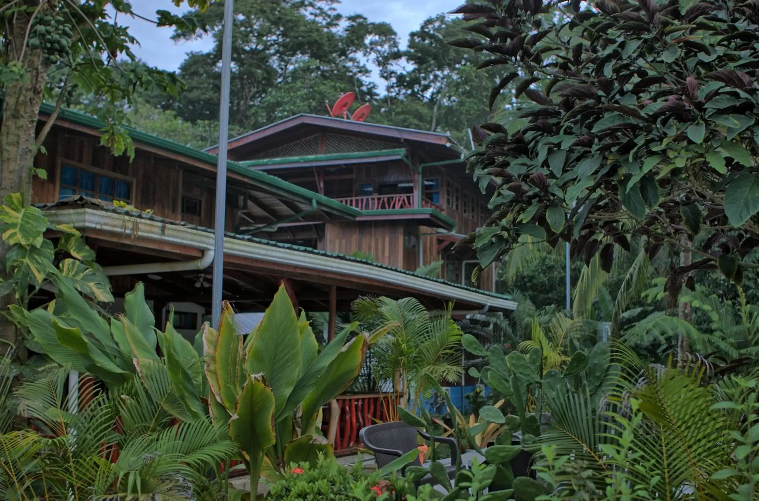 Facade/entrance, Property Building in Hotel La Isla Inn