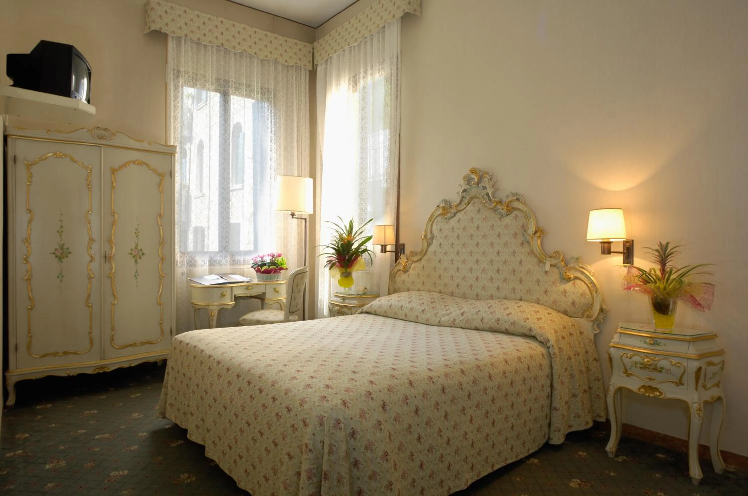 Bed in Albergo Basilea