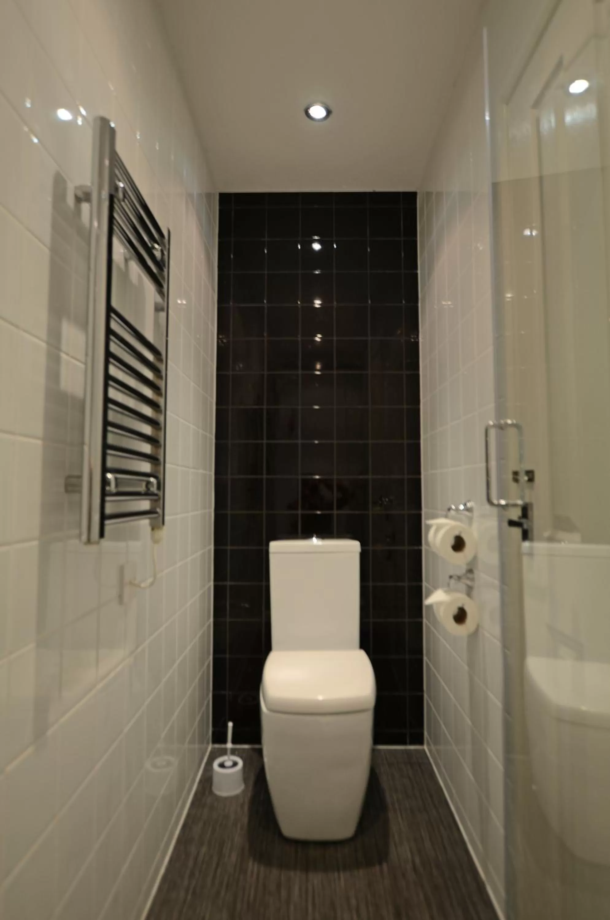 Bathroom in The Royal Clarence Hotel (on the Seafront)