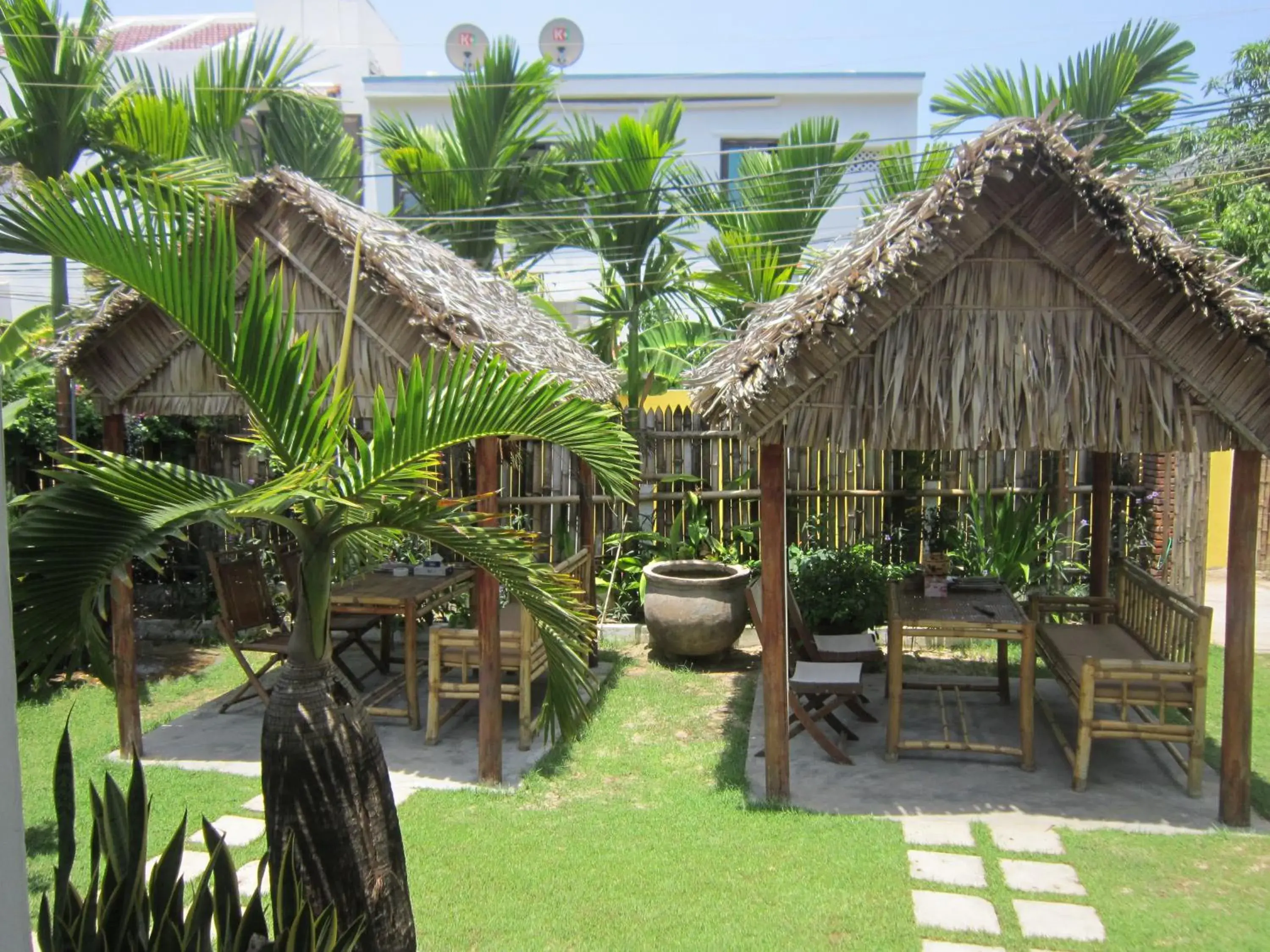 Seating area, Lounge/Bar in Local Beach Homestay