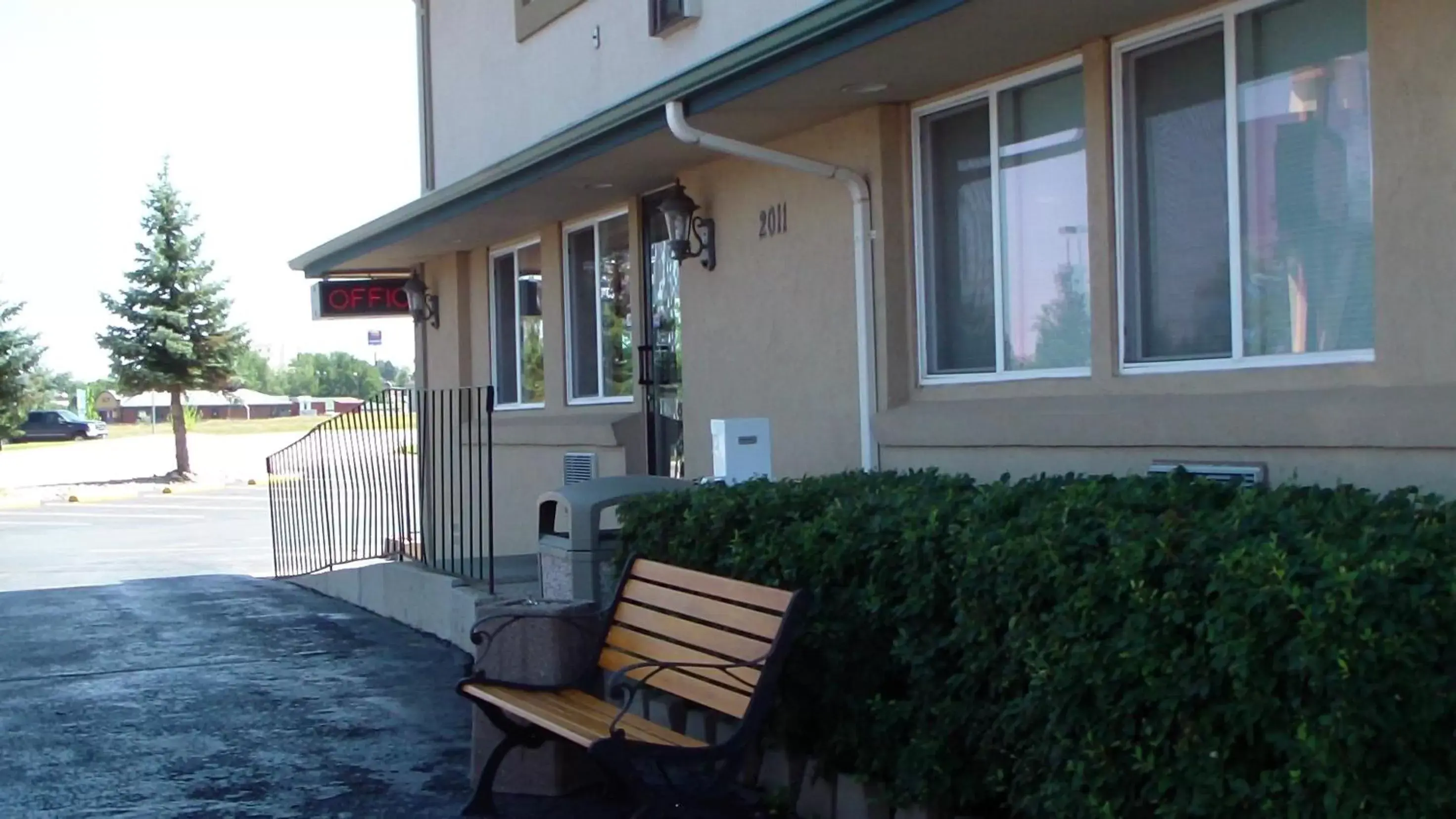 Facade/entrance in Budget Inn Express Facade/entrance in Budget Inn Express