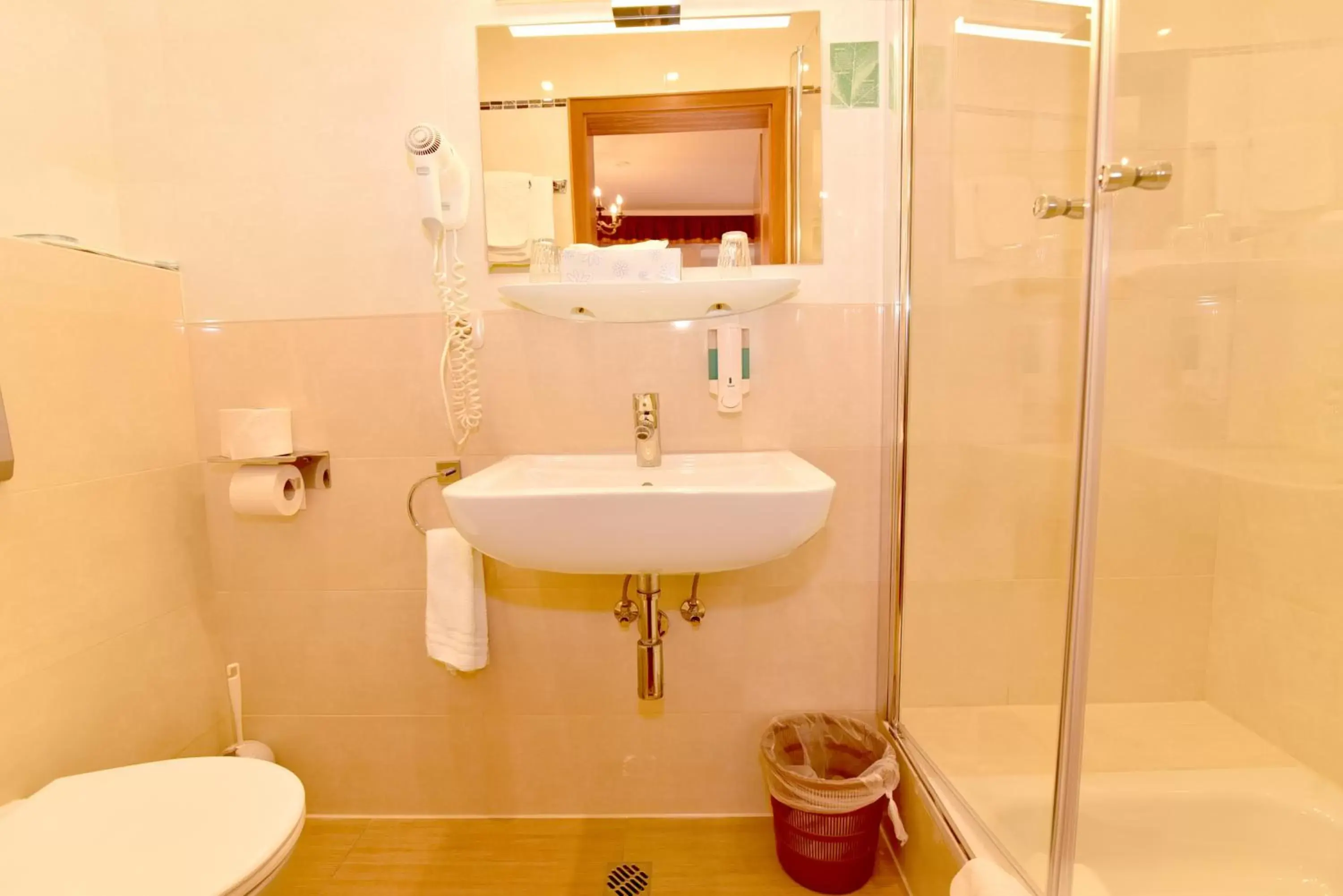 Bathroom in Hotel Römerhof