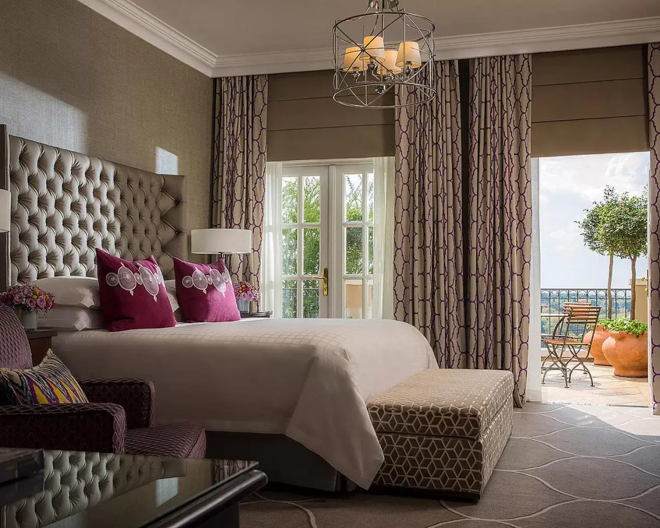 Bedroom, Bed in Four Seasons Hotel The Westcliff