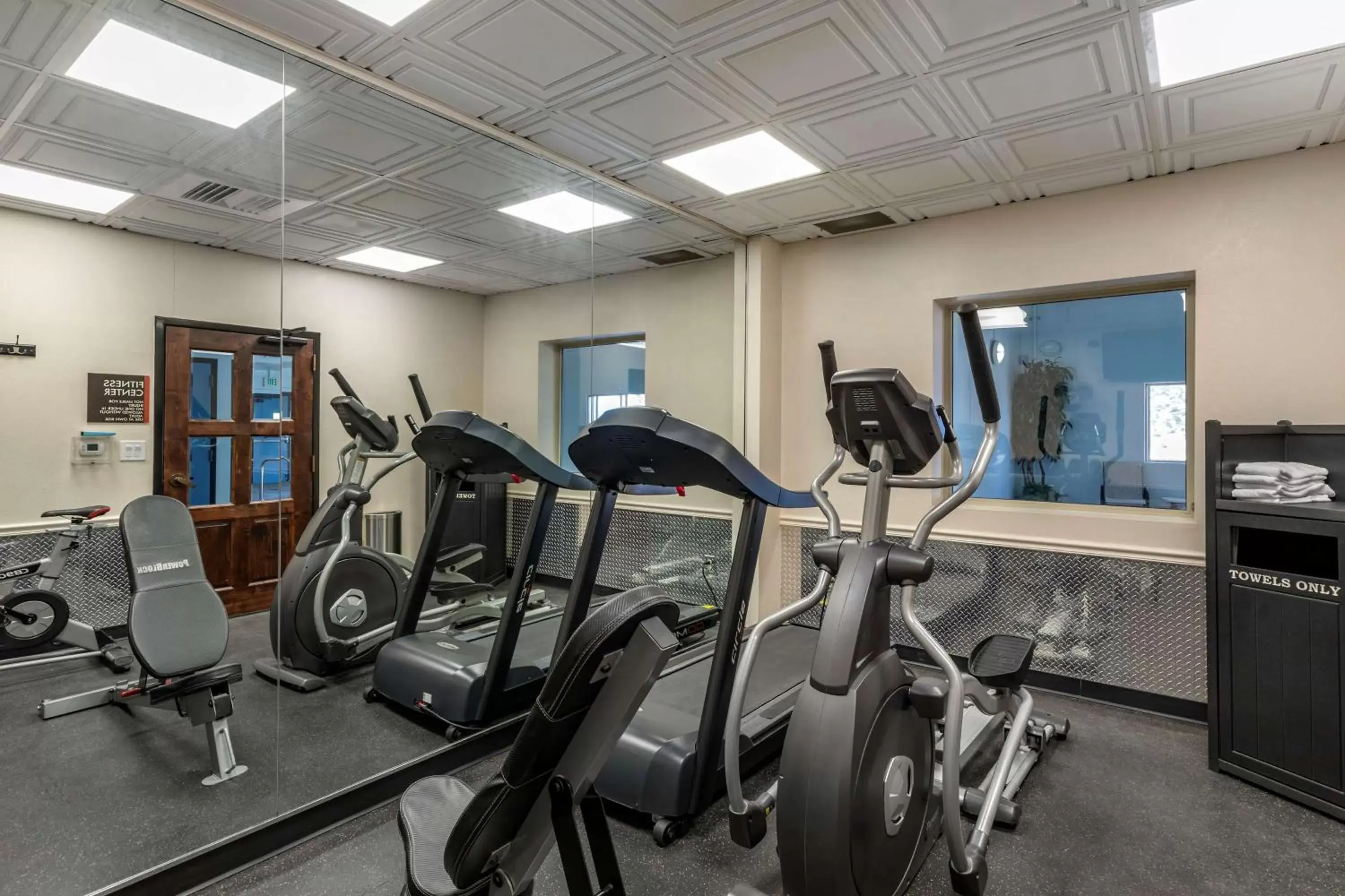 Spa and wellness centre/facilities, Fitness Center/Facilities in Best Western Brighton Inn