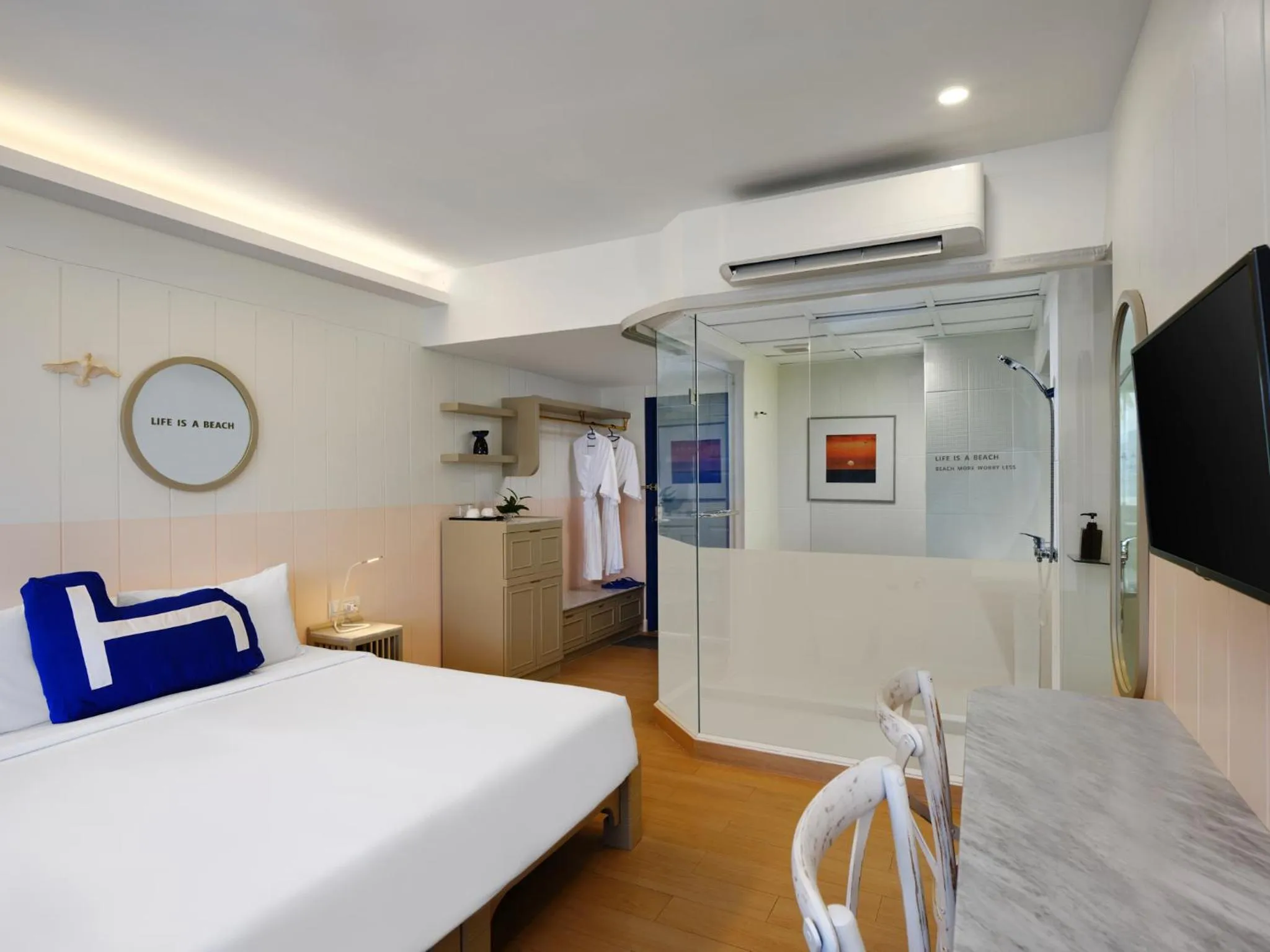Photo of the whole room, Bed in Homm Bliss Southbeach Patong