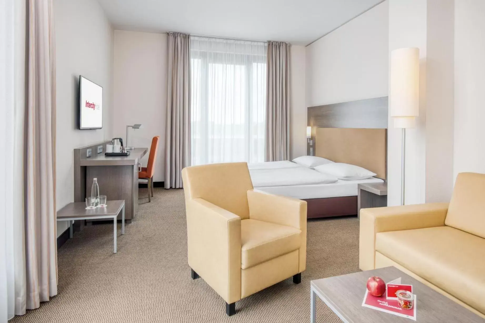 Photo of the whole room in IntercityHotel Dresden