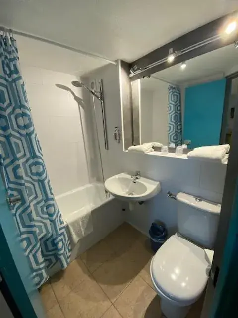 Toilet, Bathroom in Hôtel De La Plage