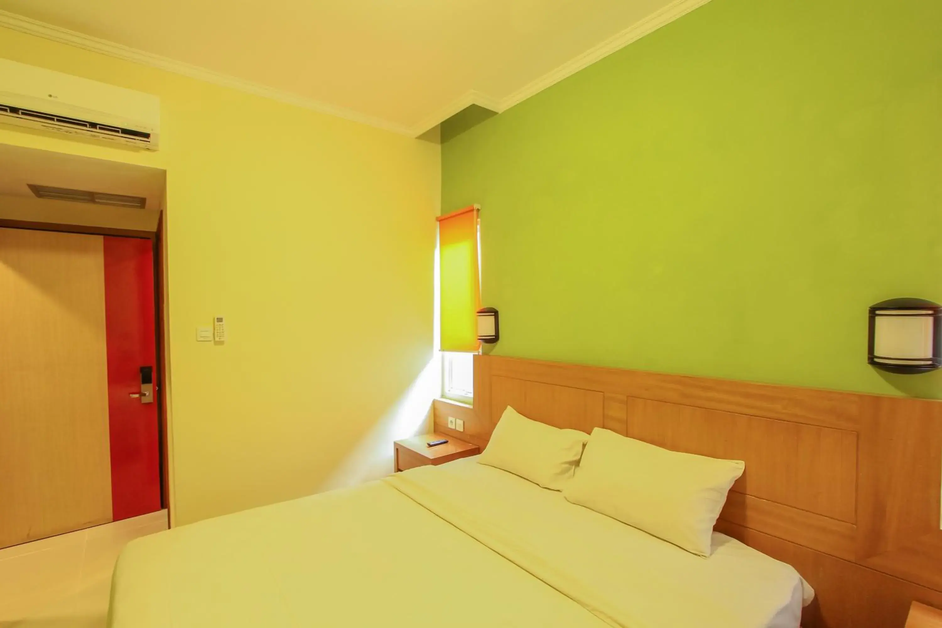 Bedroom, Bed in Maleosan Inn Manado