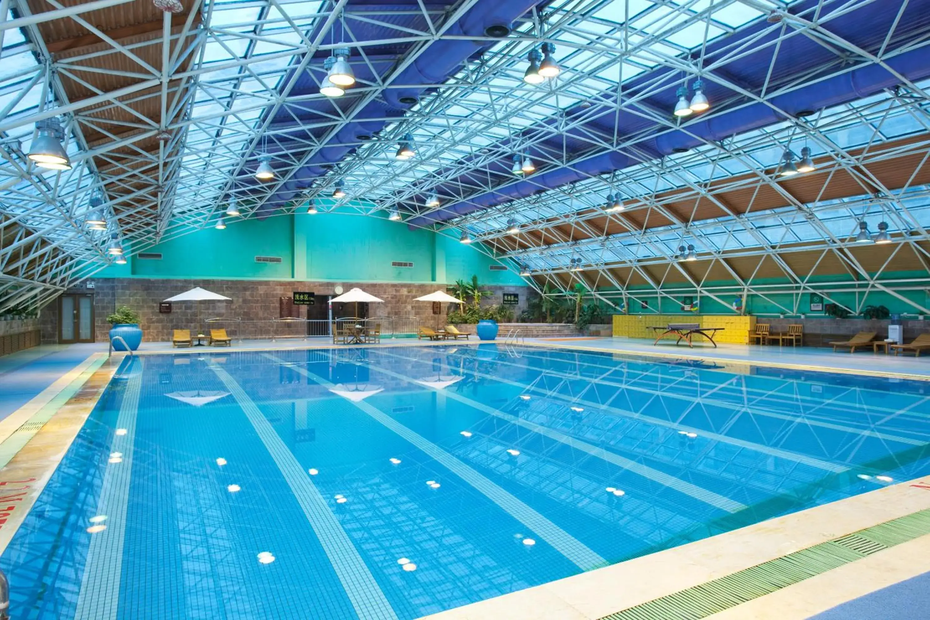 Swimming Pool in Holiday Inn Zhengzhou Zhongzhou, an IHG Hotel