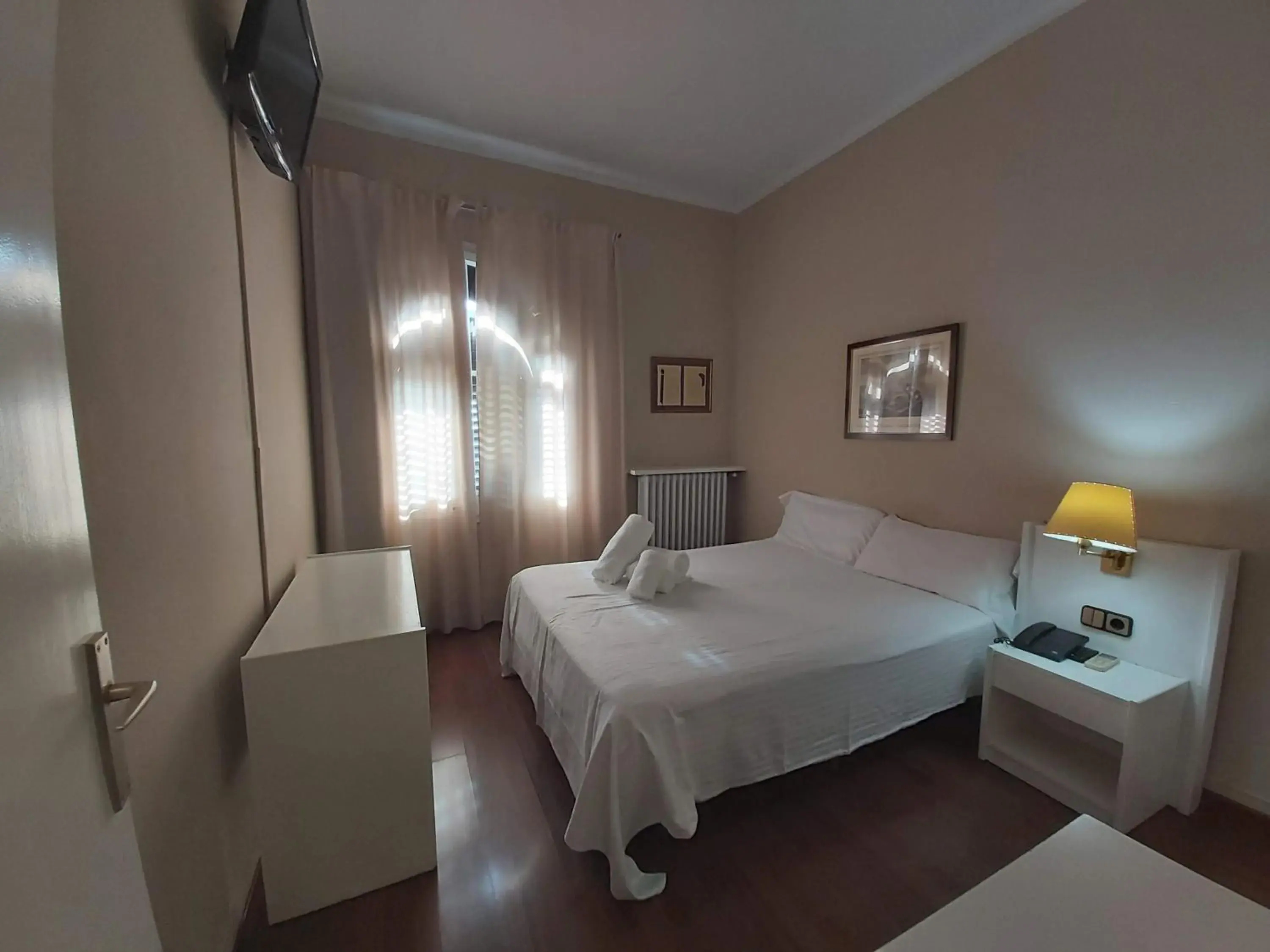 Bed in Hotel El Castell Bed in Hotel El Castell