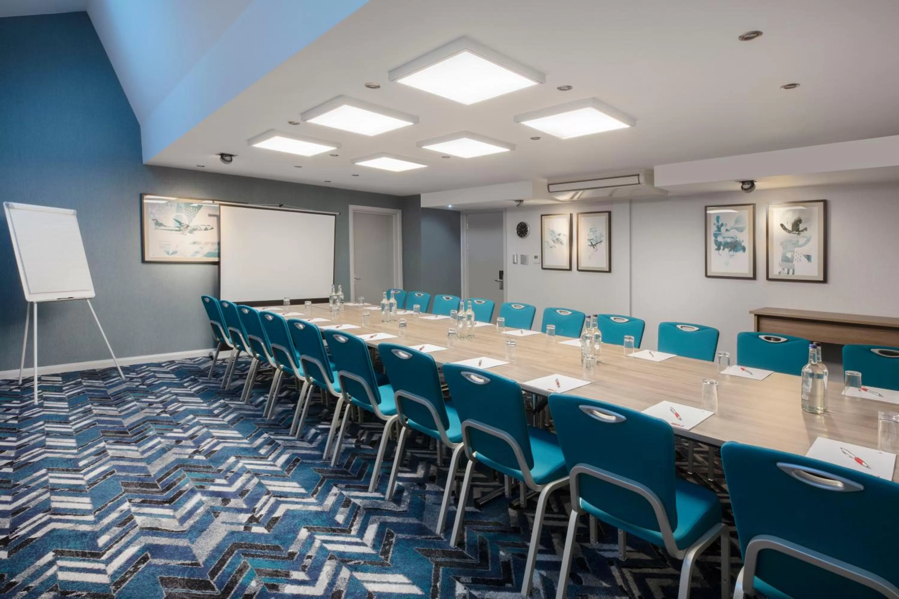 Meeting/conference room in Leonardo London Heathrow Airport