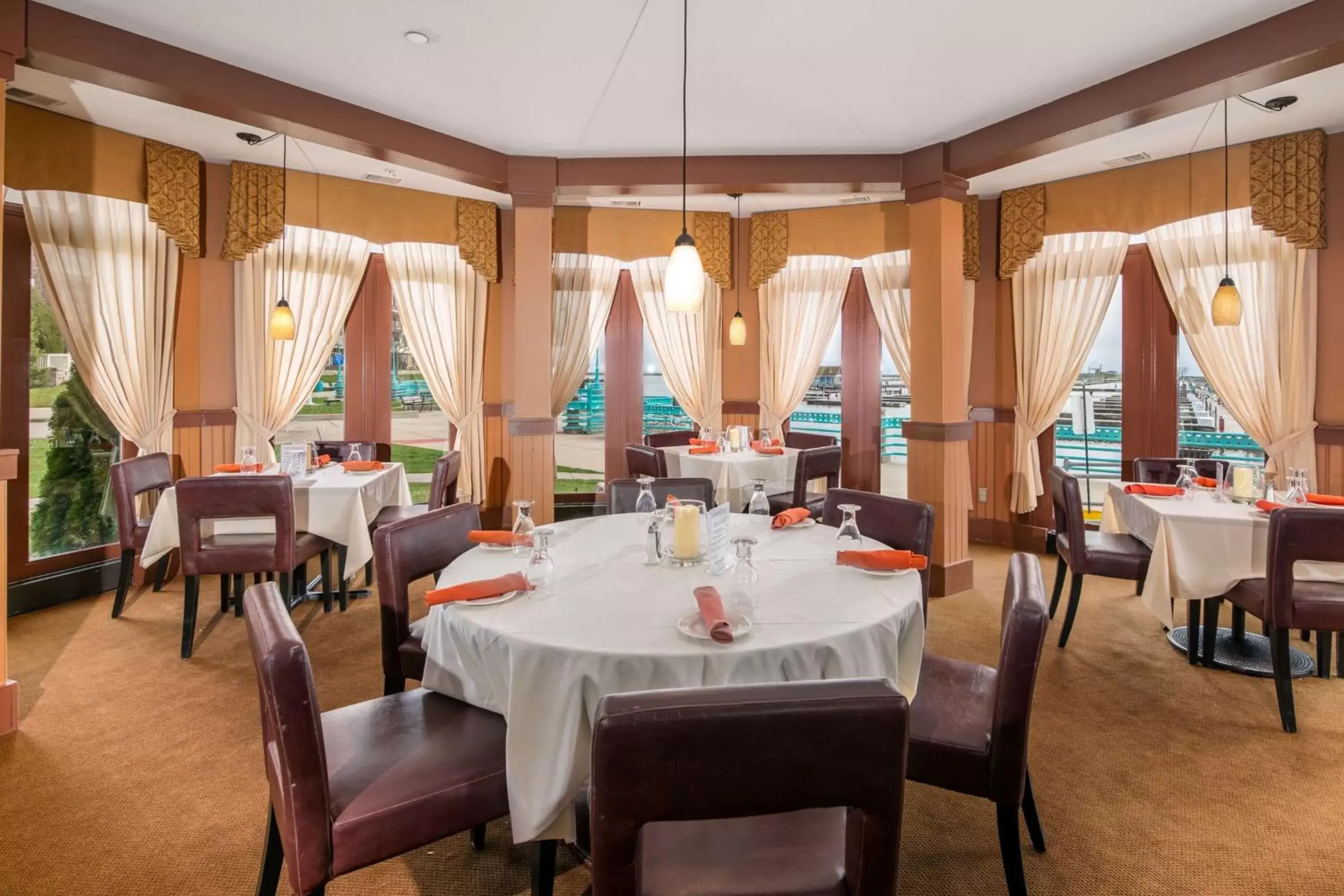 Restaurant/places to eat in DoubleTree by Hilton Racine Harbourwalk Restaurant/places to eat in DoubleTree by Hilton Racine Harbourwalk