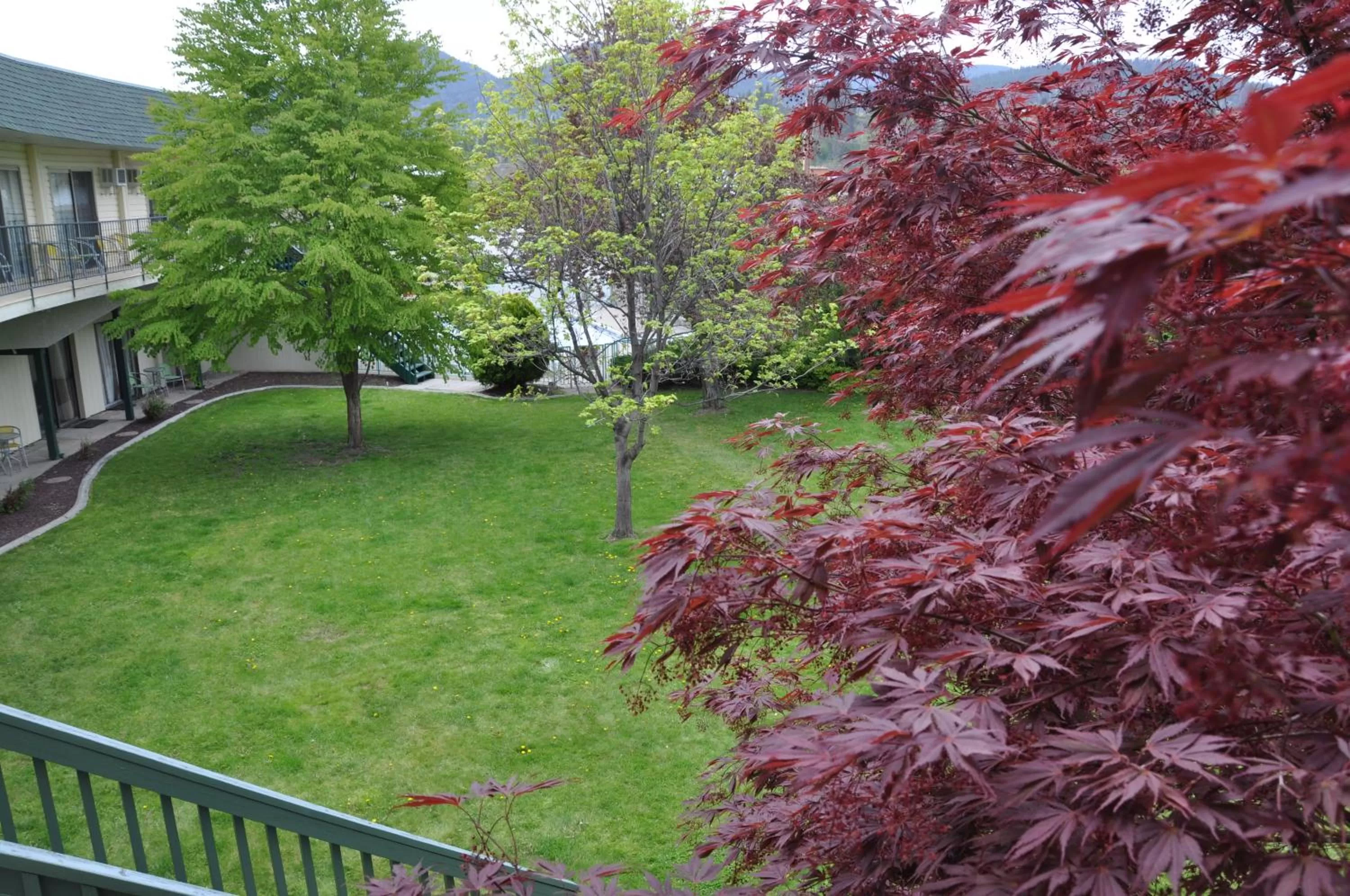 Garden in Summerland Motel