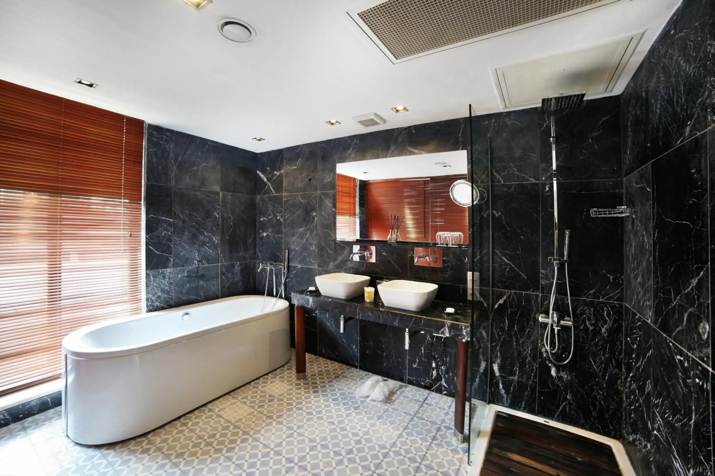 Hot Tub, Bathroom in Georges Hotel Galata