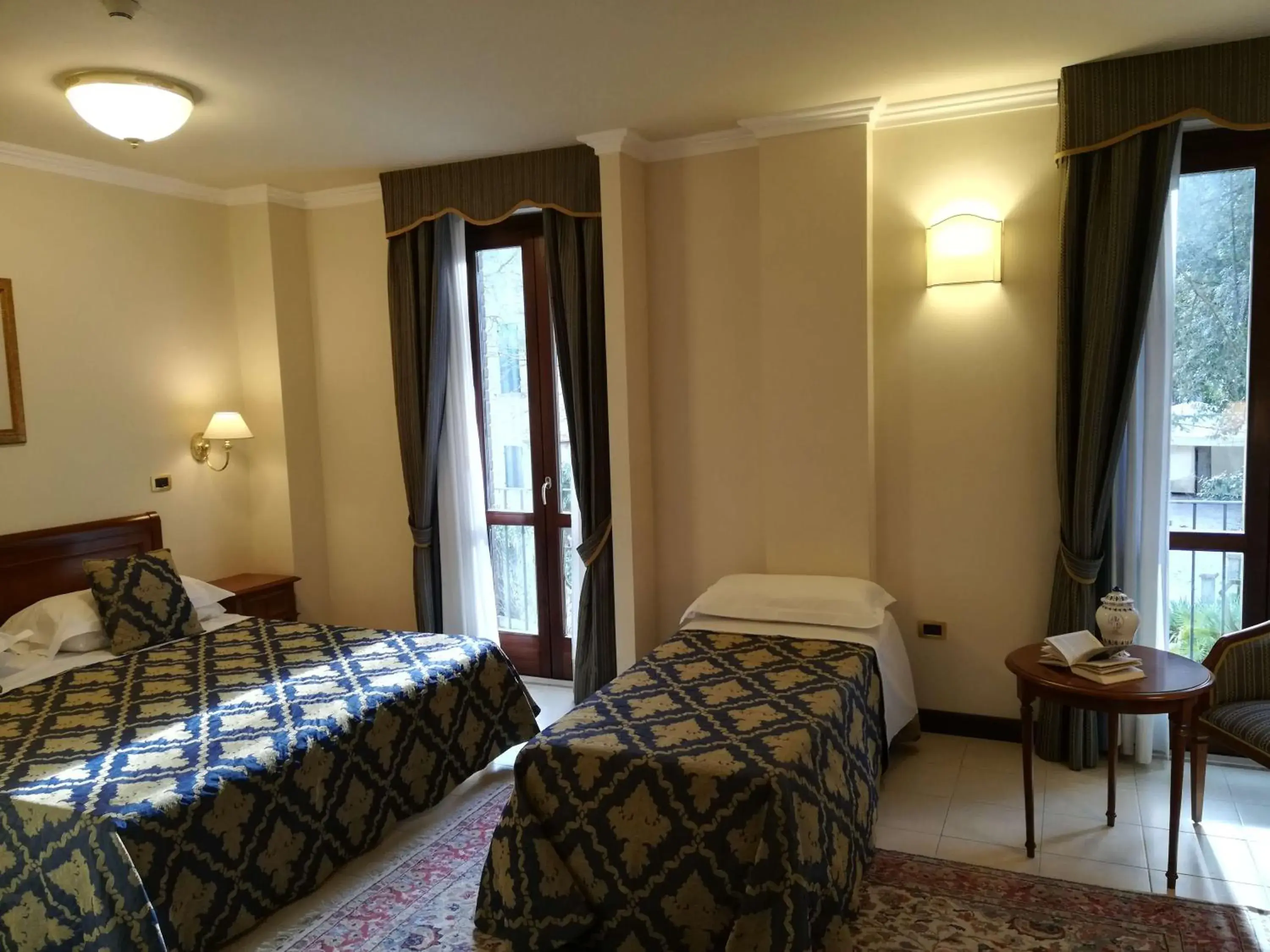 Photo of the whole room, Bed in Villa Cattani Stuart