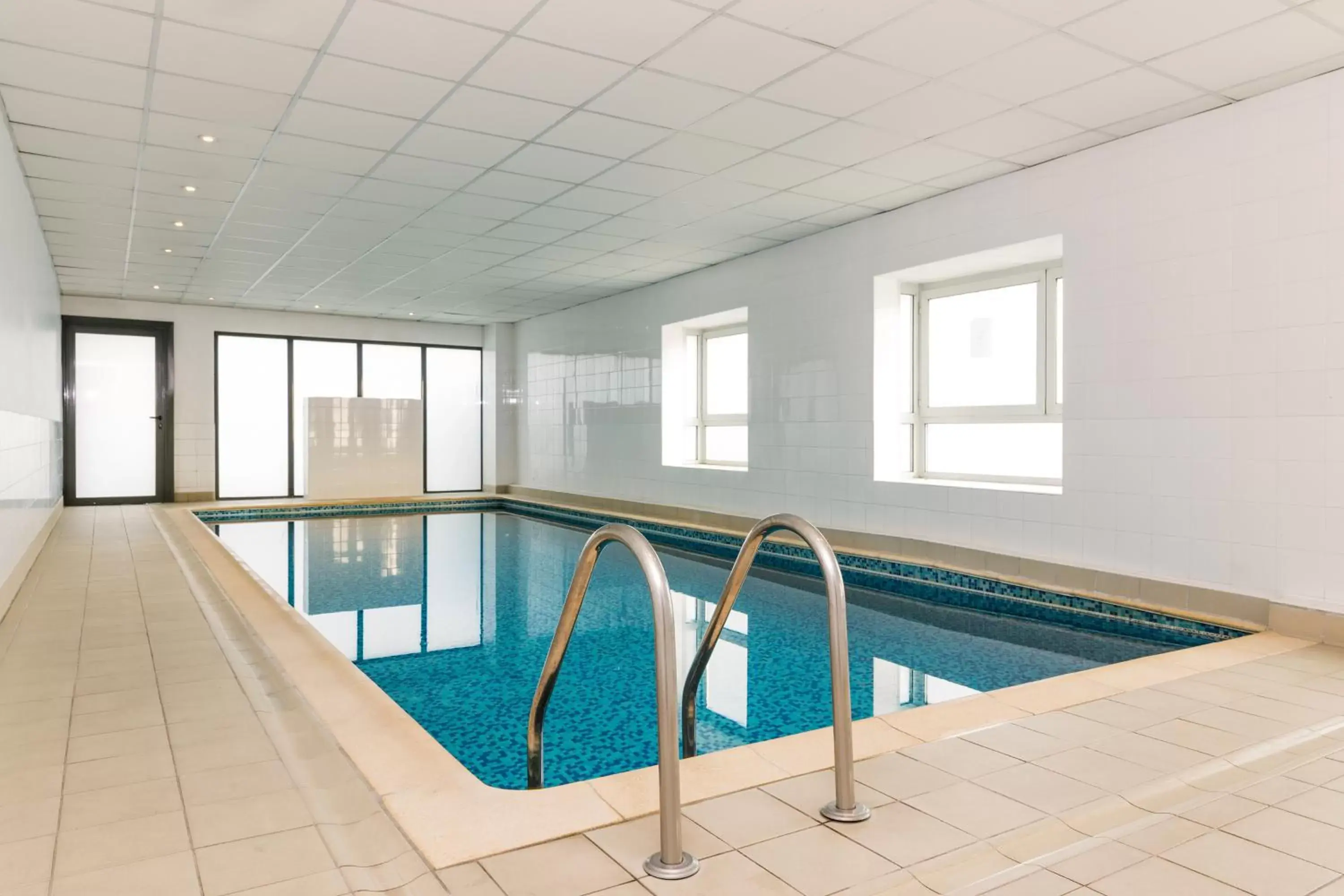 Swimming Pool in Aparthotel Adagio Access Paris Clamart