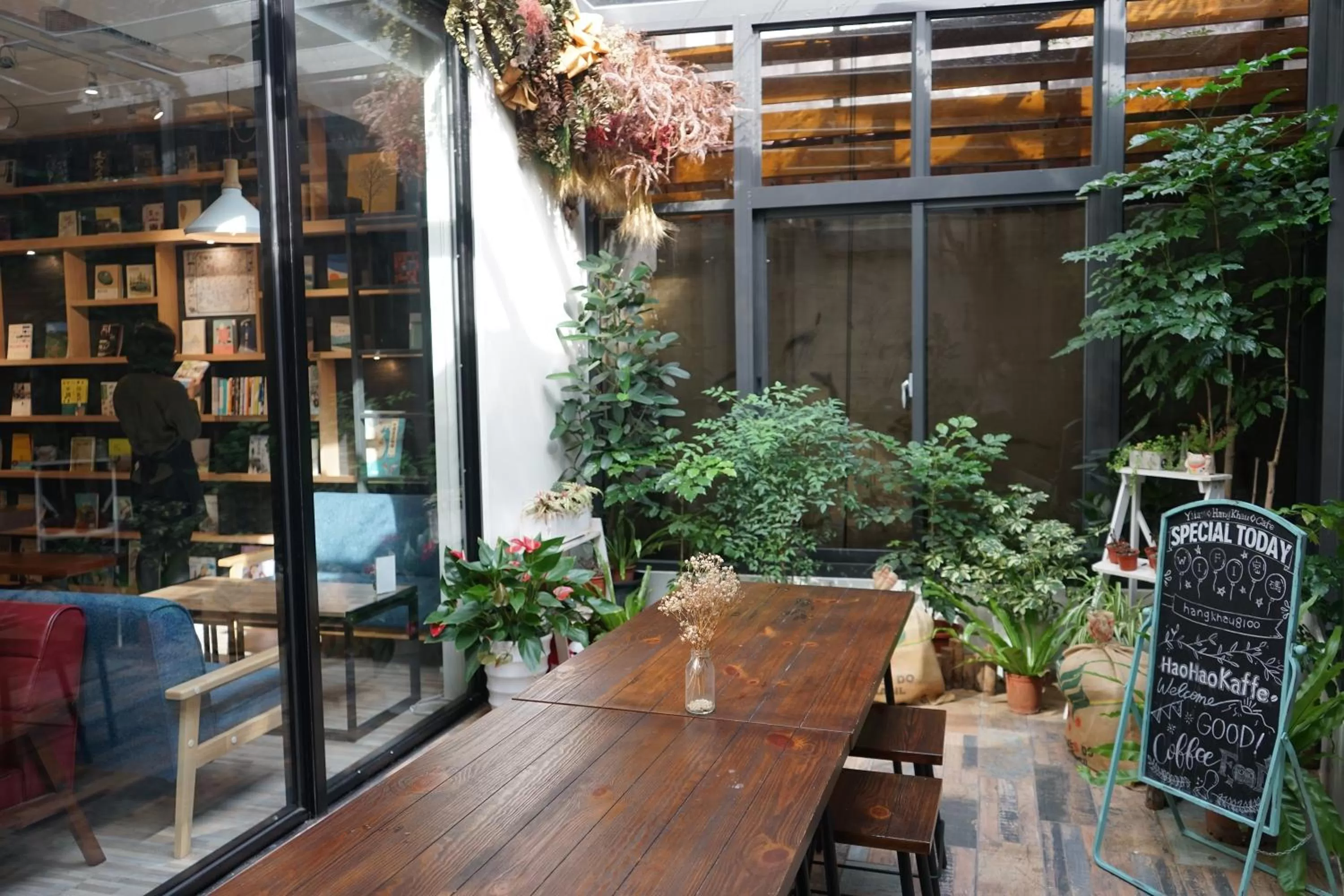 Garden in Hangkhau Hotel