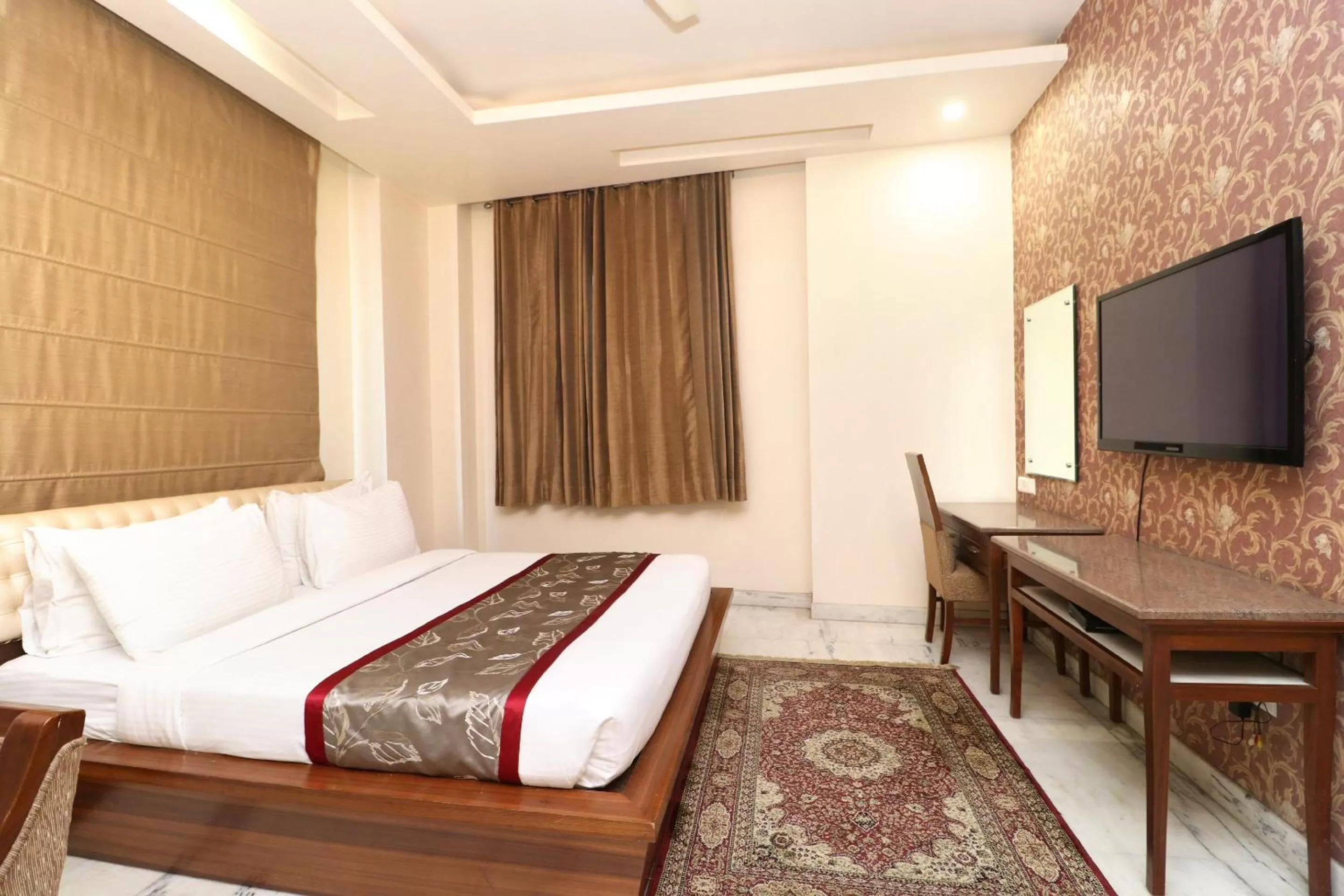 Bed in Hotel Leela Grande