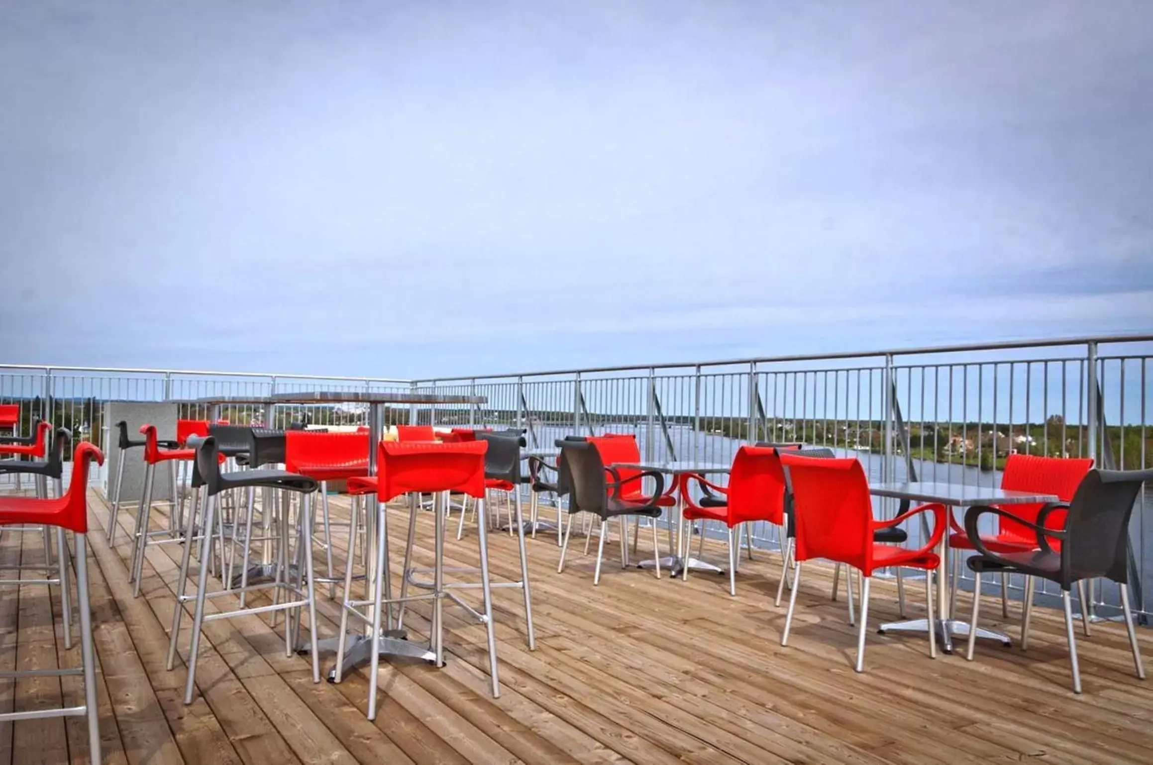 Patio, Restaurant/Places to Eat in Hotel De La Borealie