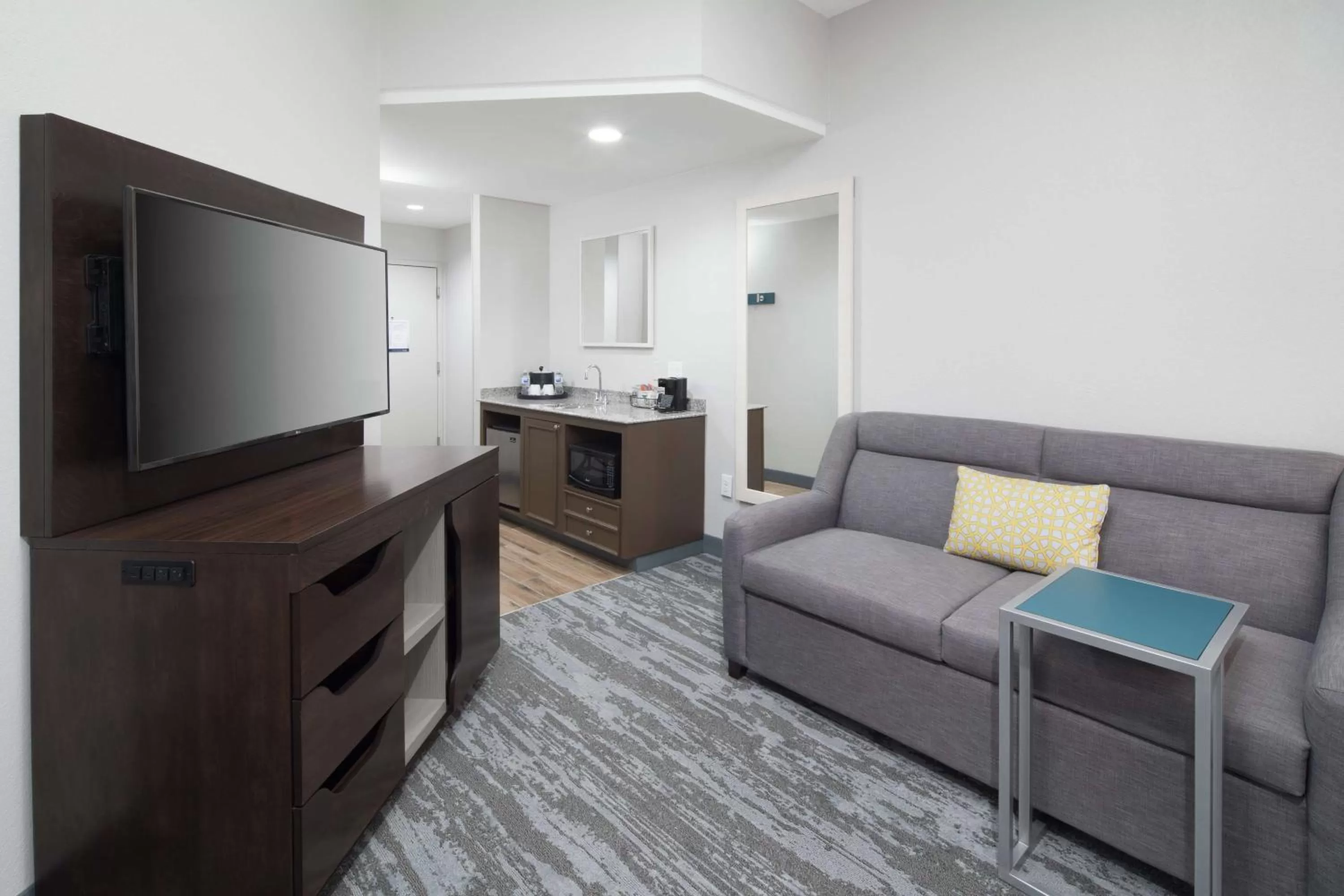 Bedroom in Hampton Inn & Suites Atlanta-Downtown