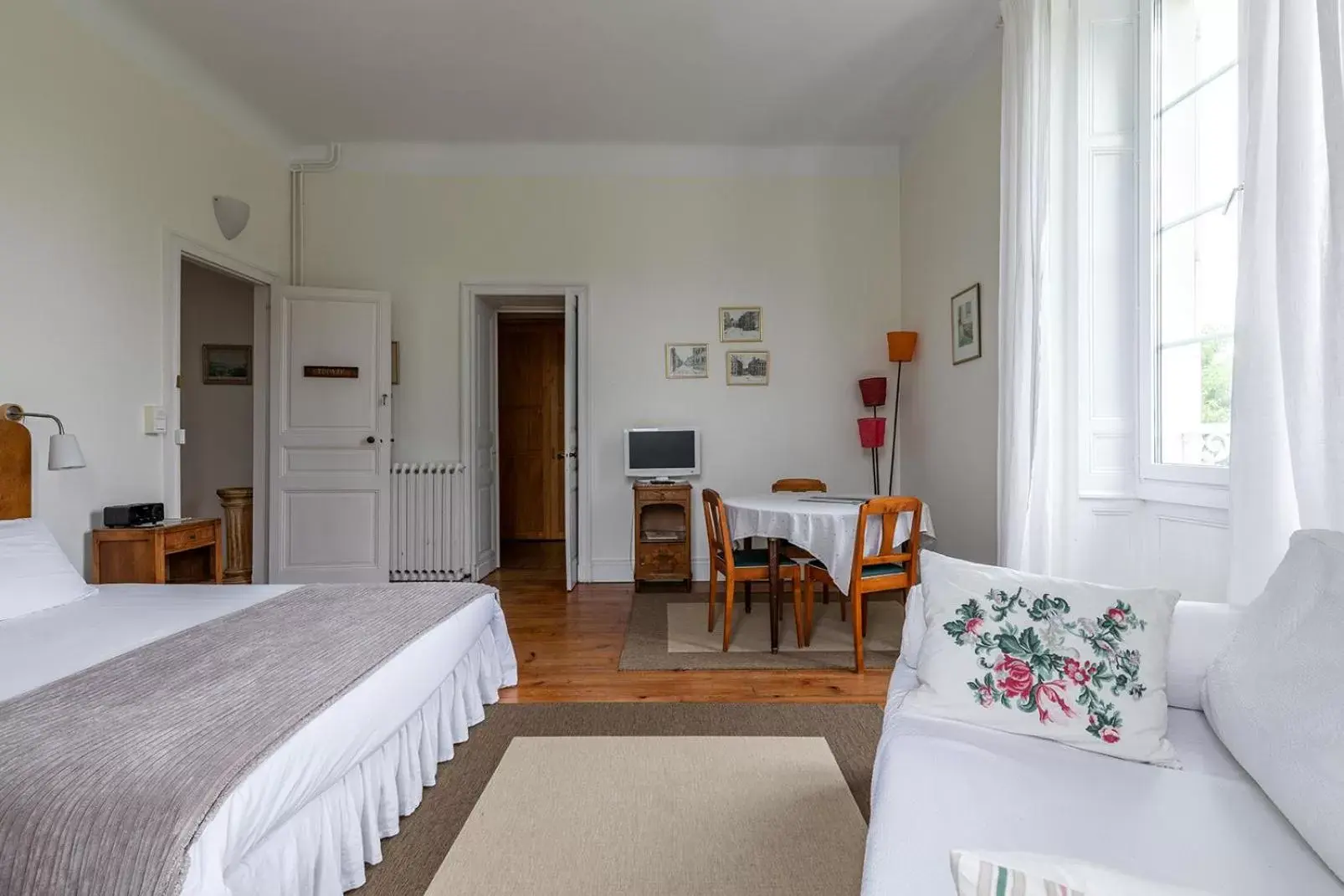 Bedroom, Seating Area in Domaine de Bassilour