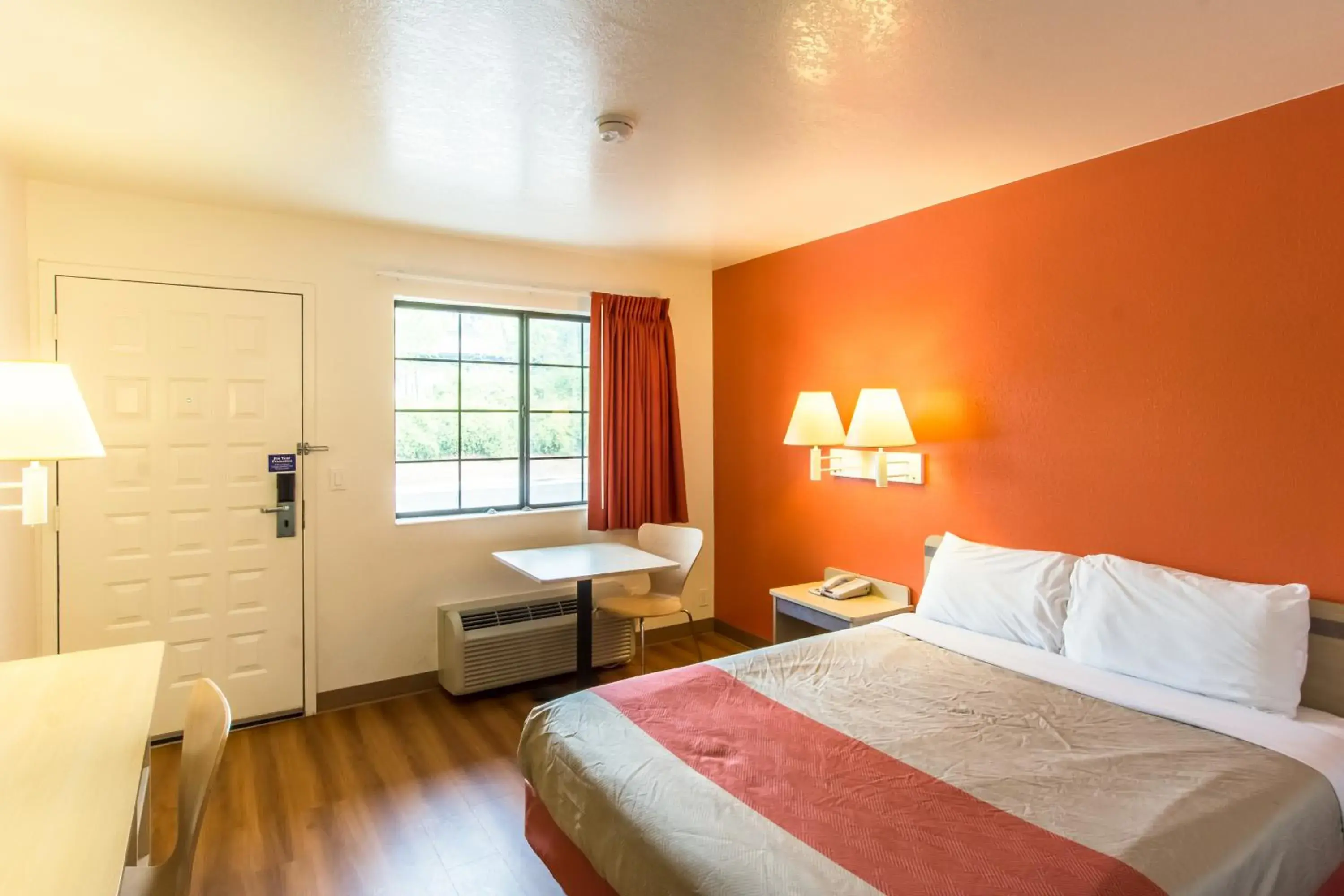 Bedroom, Bed in Motel 6-Redding, CA - North