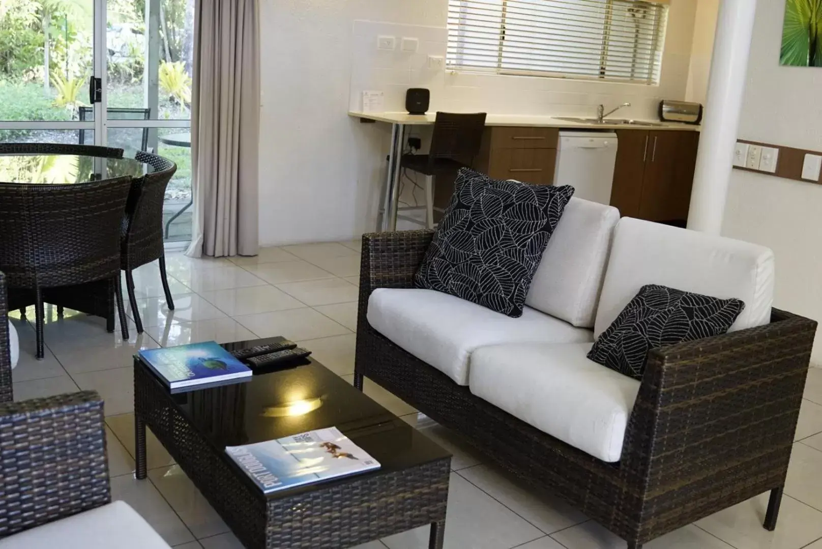 Living room, Seating Area in Reef Resort Villas Port Douglas
