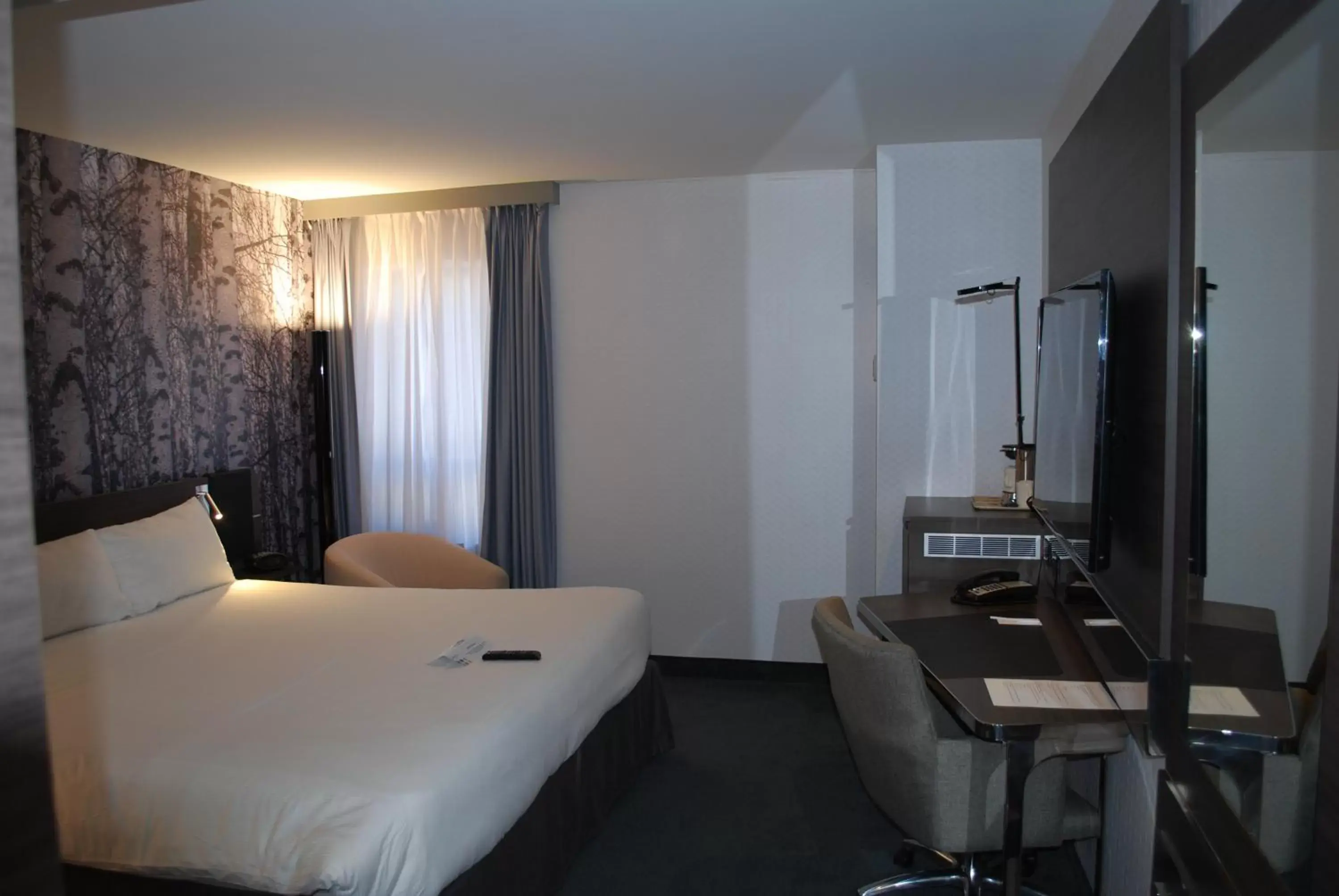 Bed in Novotel Ottawa City Centre Hotel