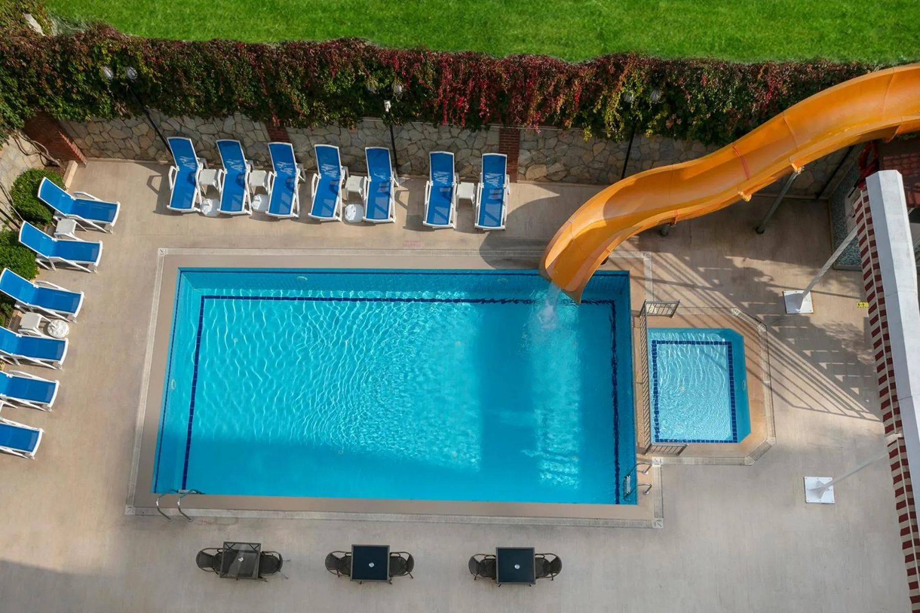 Swimming pool in Lara Dinc Hotel