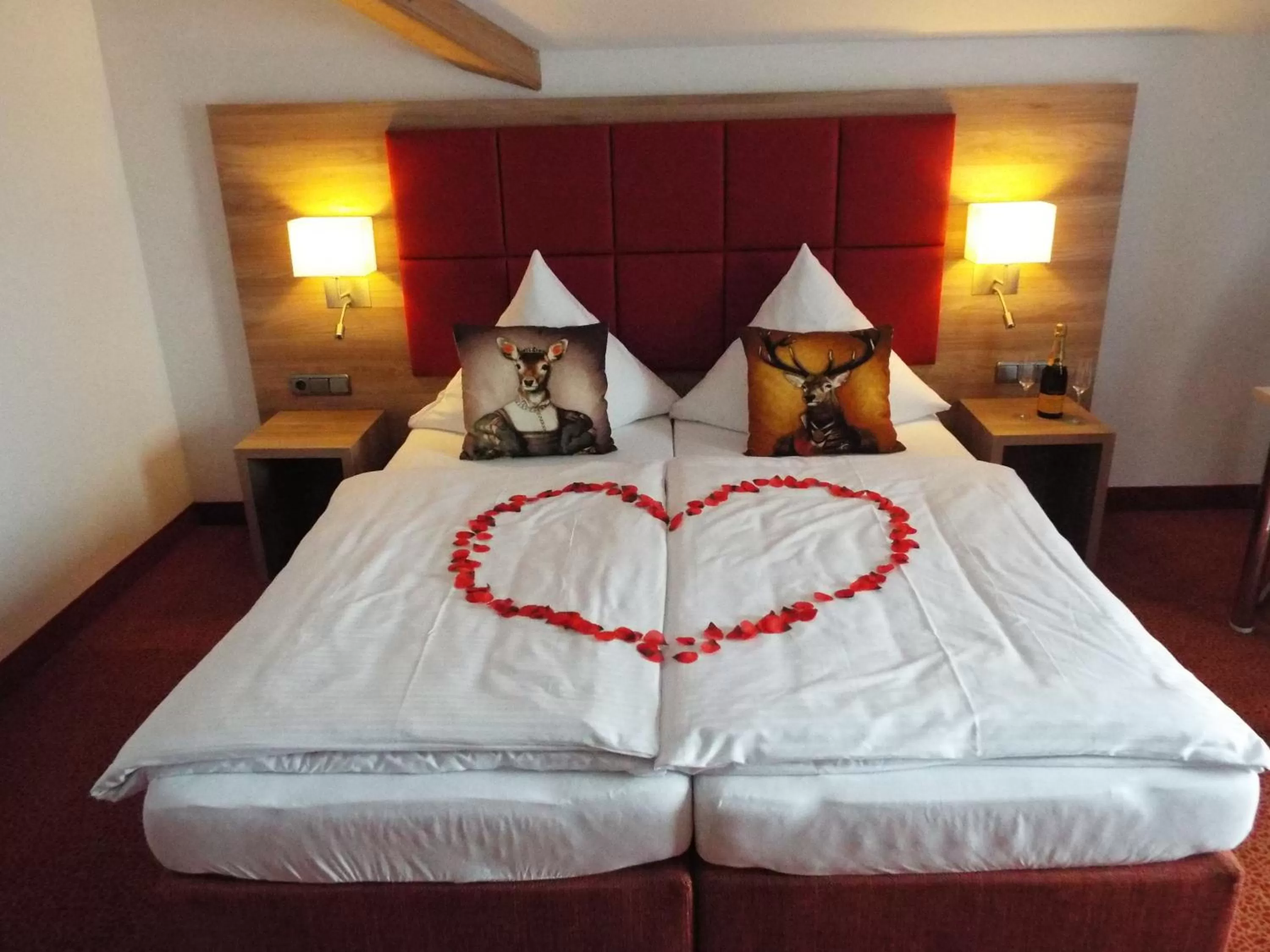 Photo of the whole room, Bed in Hotel Isartaler Hof